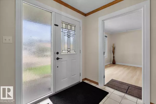 Edmonton, AB T6J 3B1,11019 30 AV NW