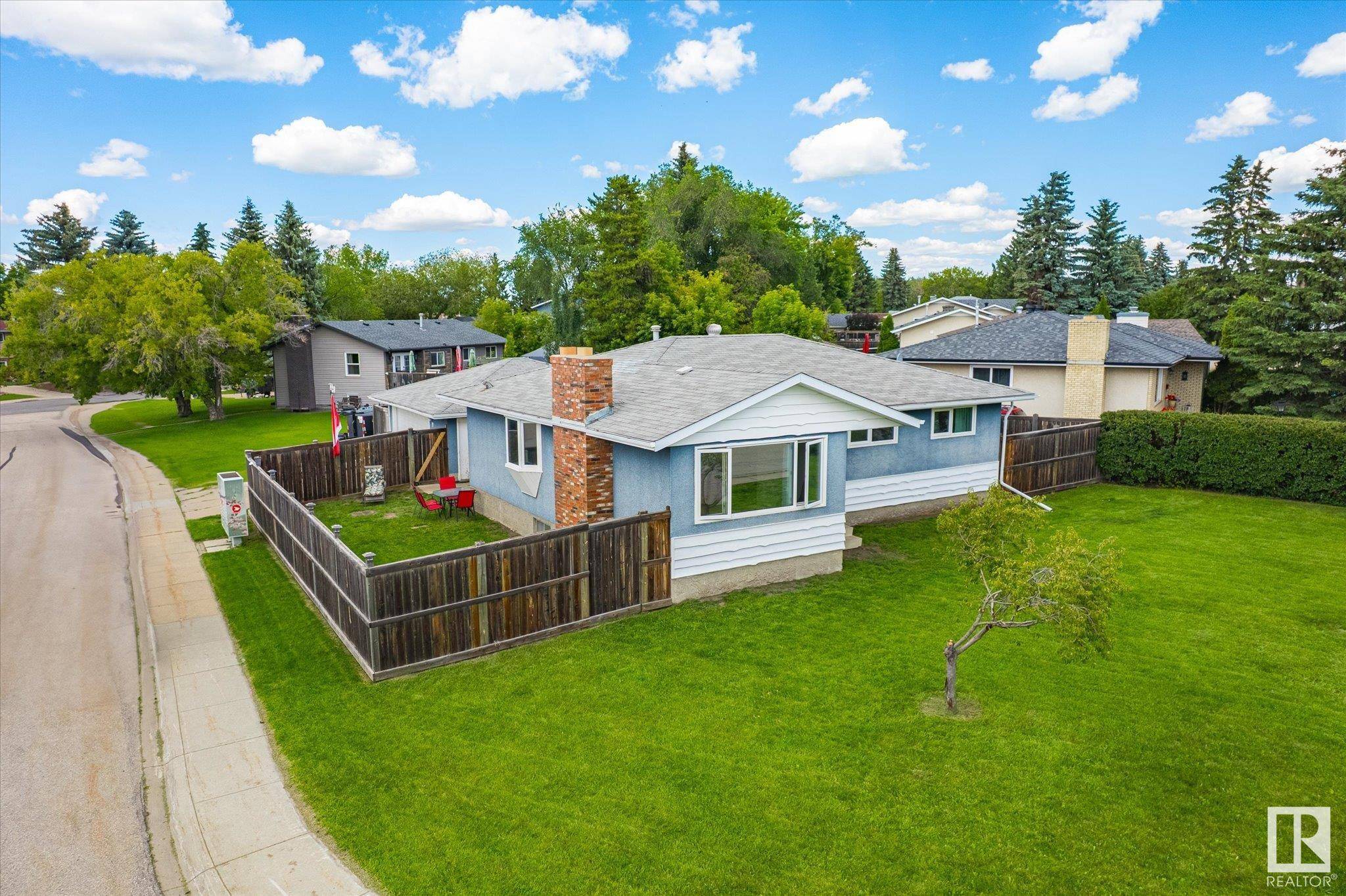 Sherwood Park, AB T8A 3L6,19 GARFIELD CR