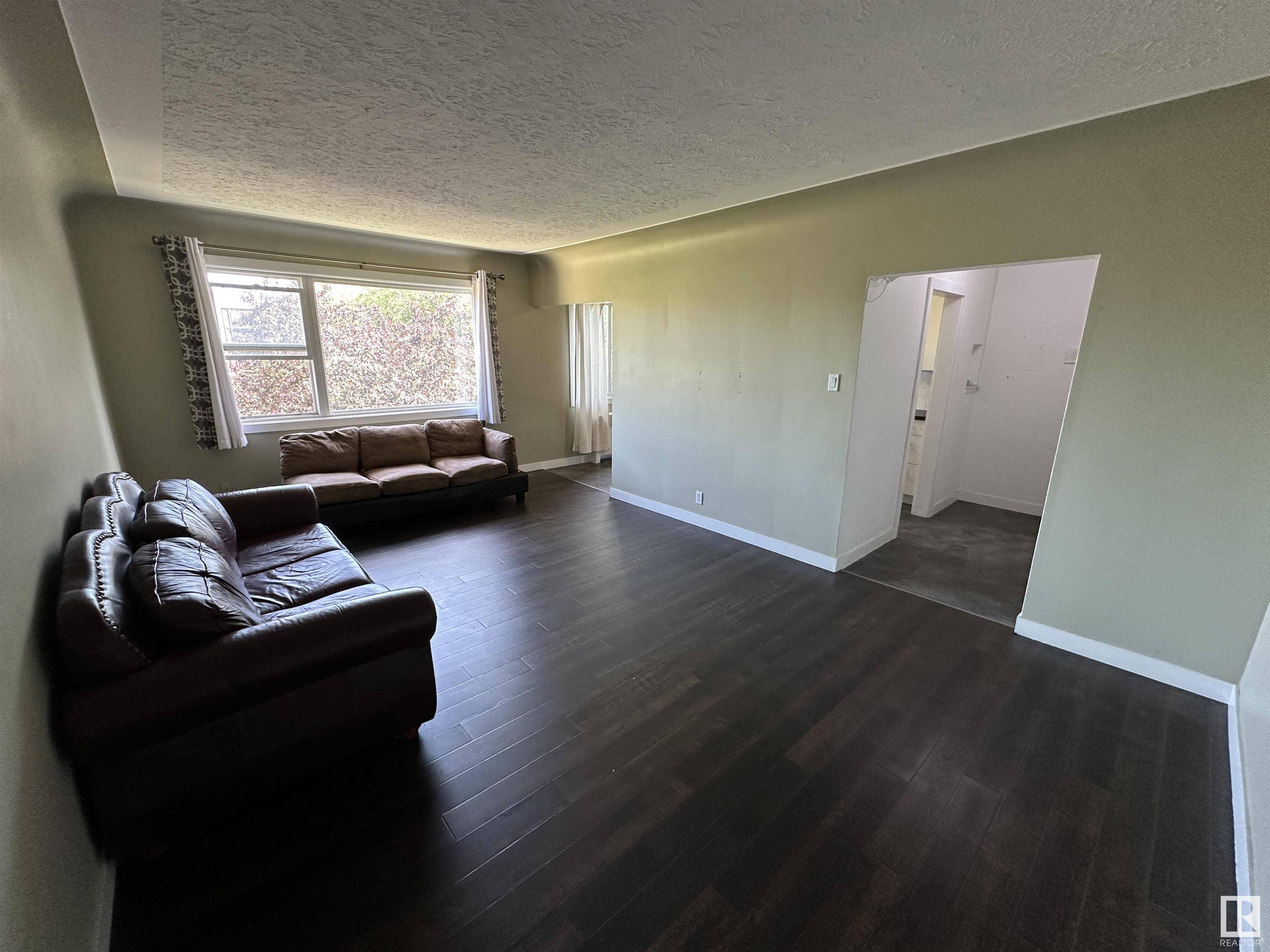 Edmonton, AB T5G 0H7,#2 11604 112 AV NW