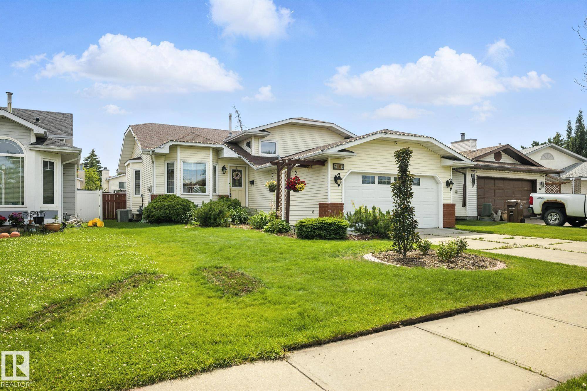 40 Desmarais CR NW, St. Albert, AB T8N 5Y7