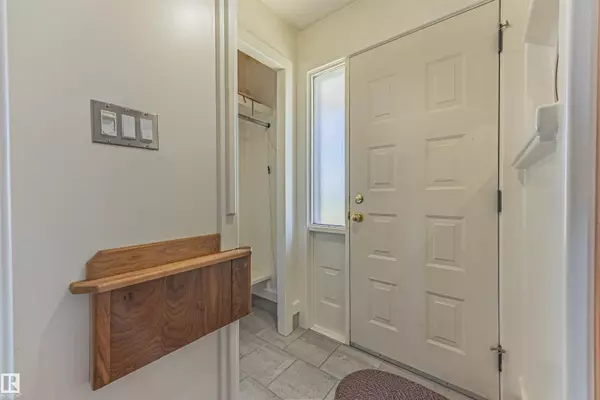 Holden, AB T0B 2C0,5233 51 AV