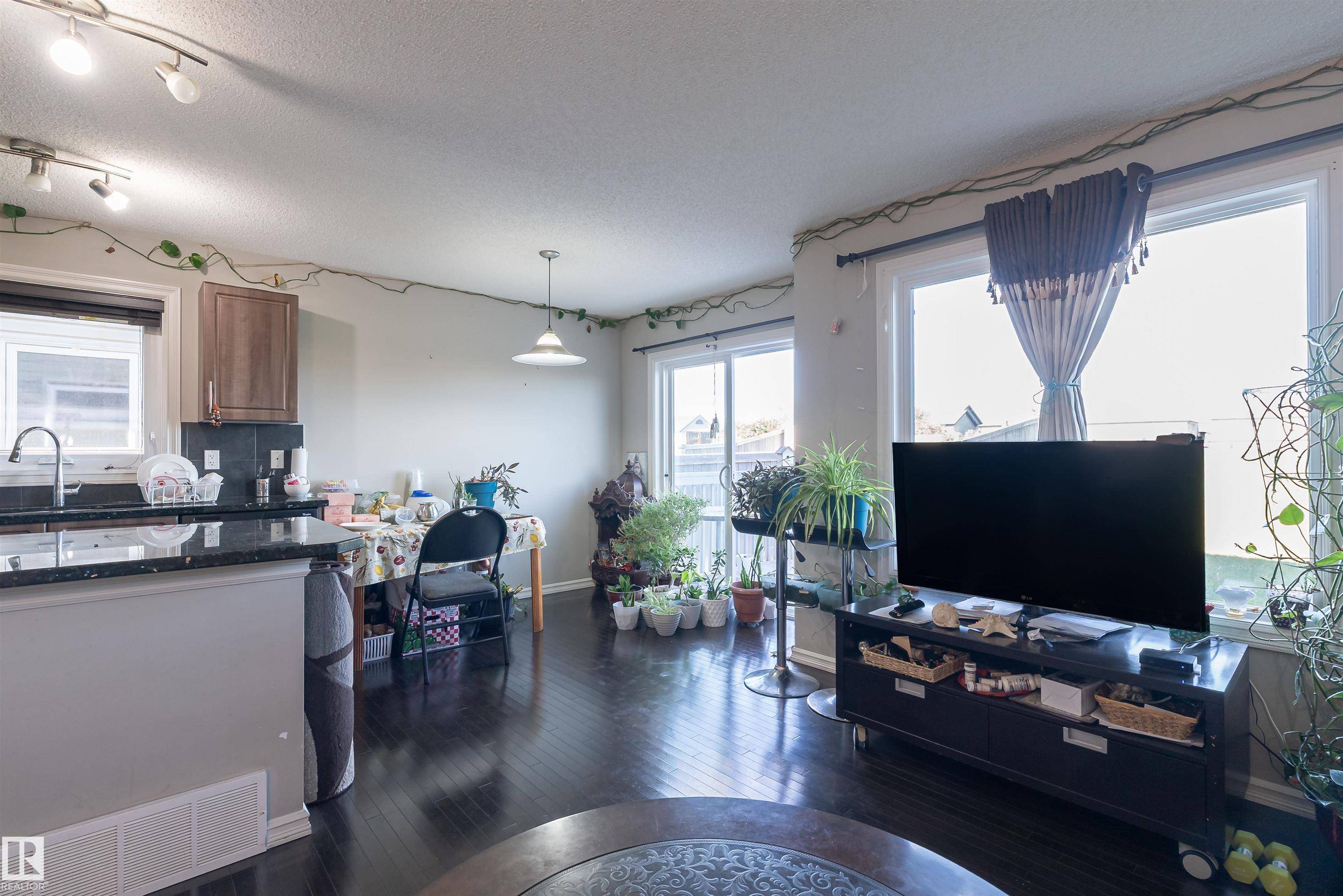 Edmonton, AB T6T 0N8,1841 28 ST NW