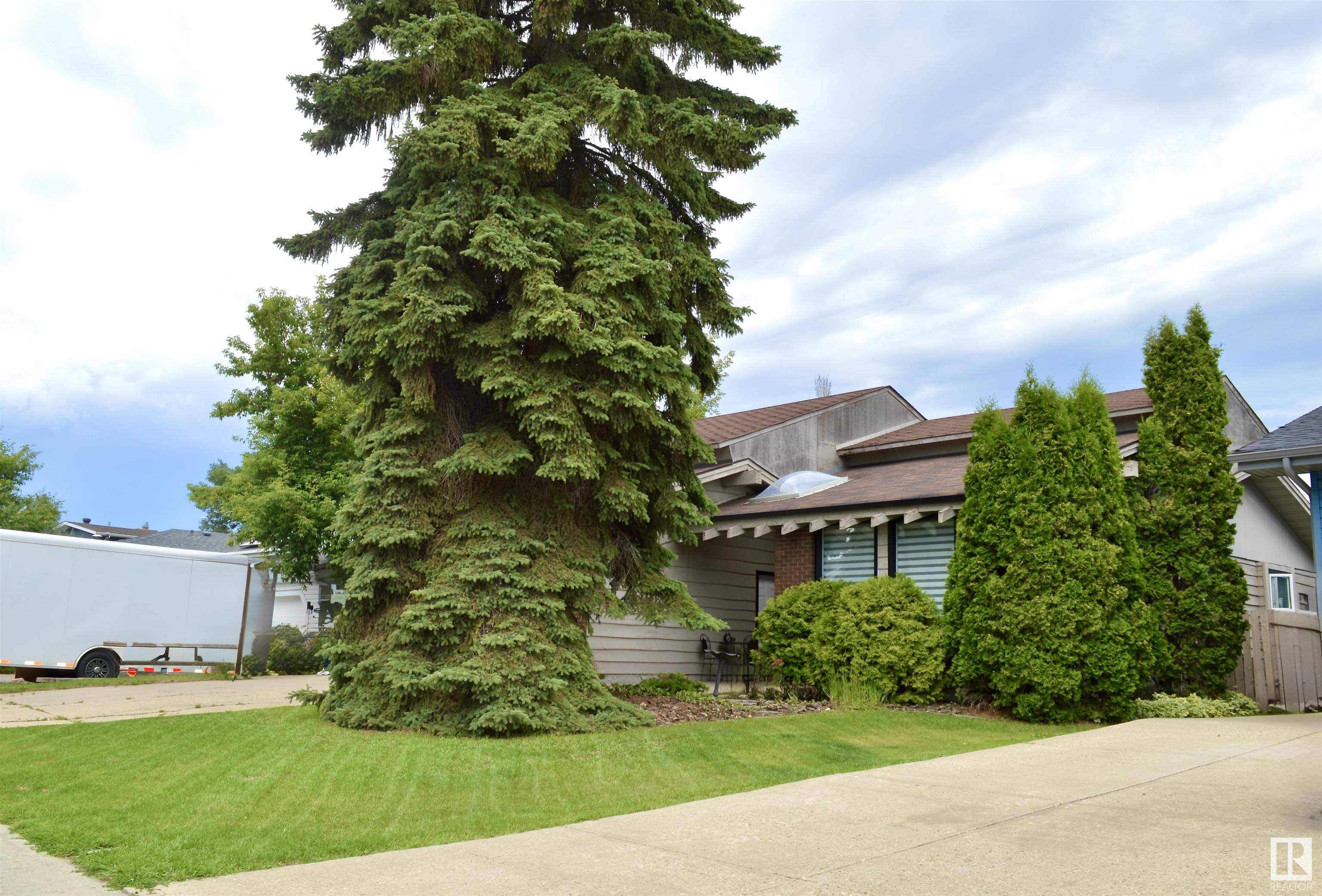 Sherwood Park, AB T8A 3Y8,1136 PARKER DR