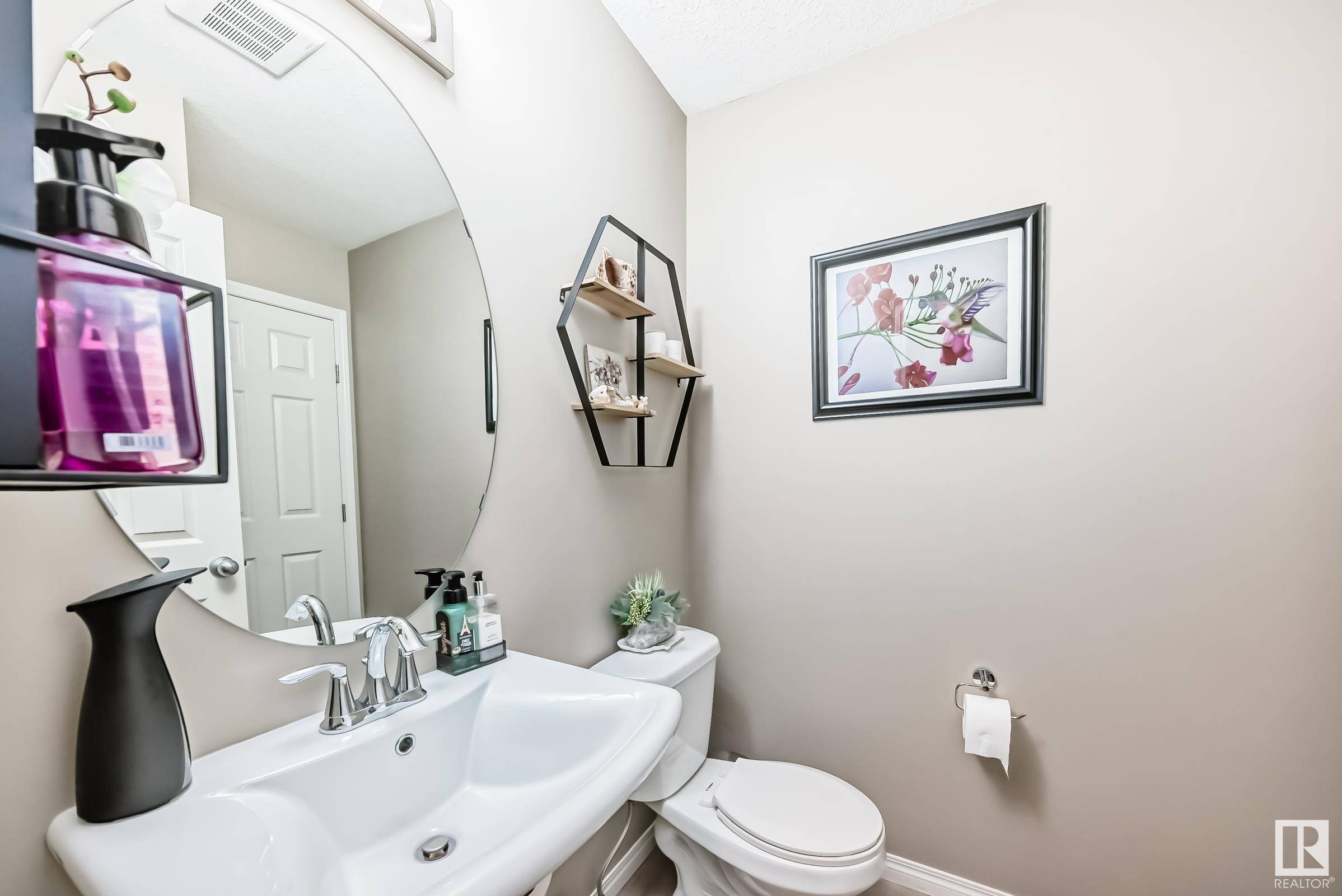 Edmonton, AB T6X 1V6,5212 21 AV SW SW