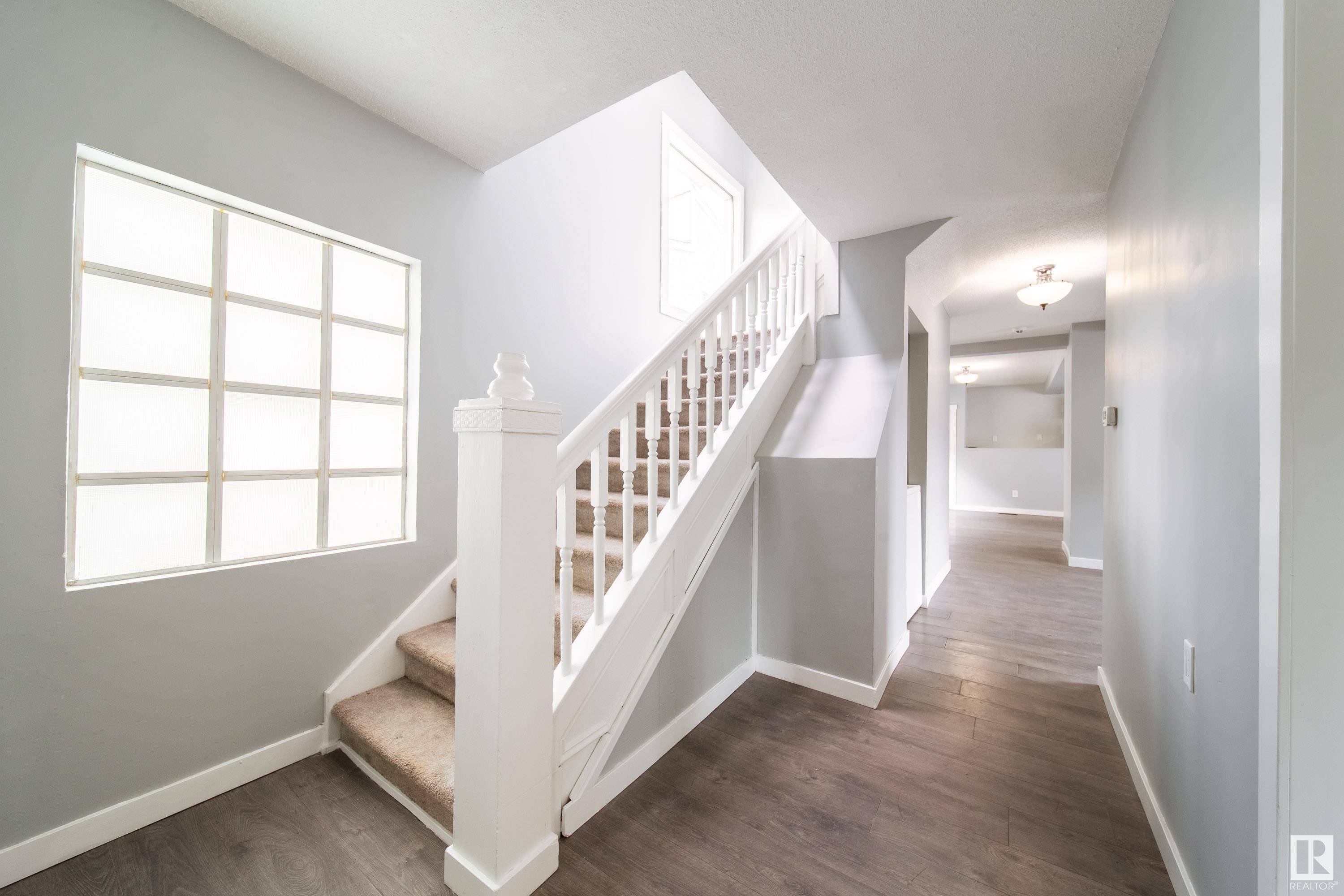 Edmonton, AB T5B 2G4,11908 77 ST NW