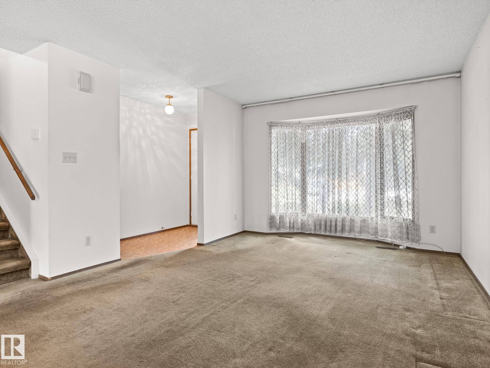 Edmonton, AB T5C 3N9,6915 152B AV NW