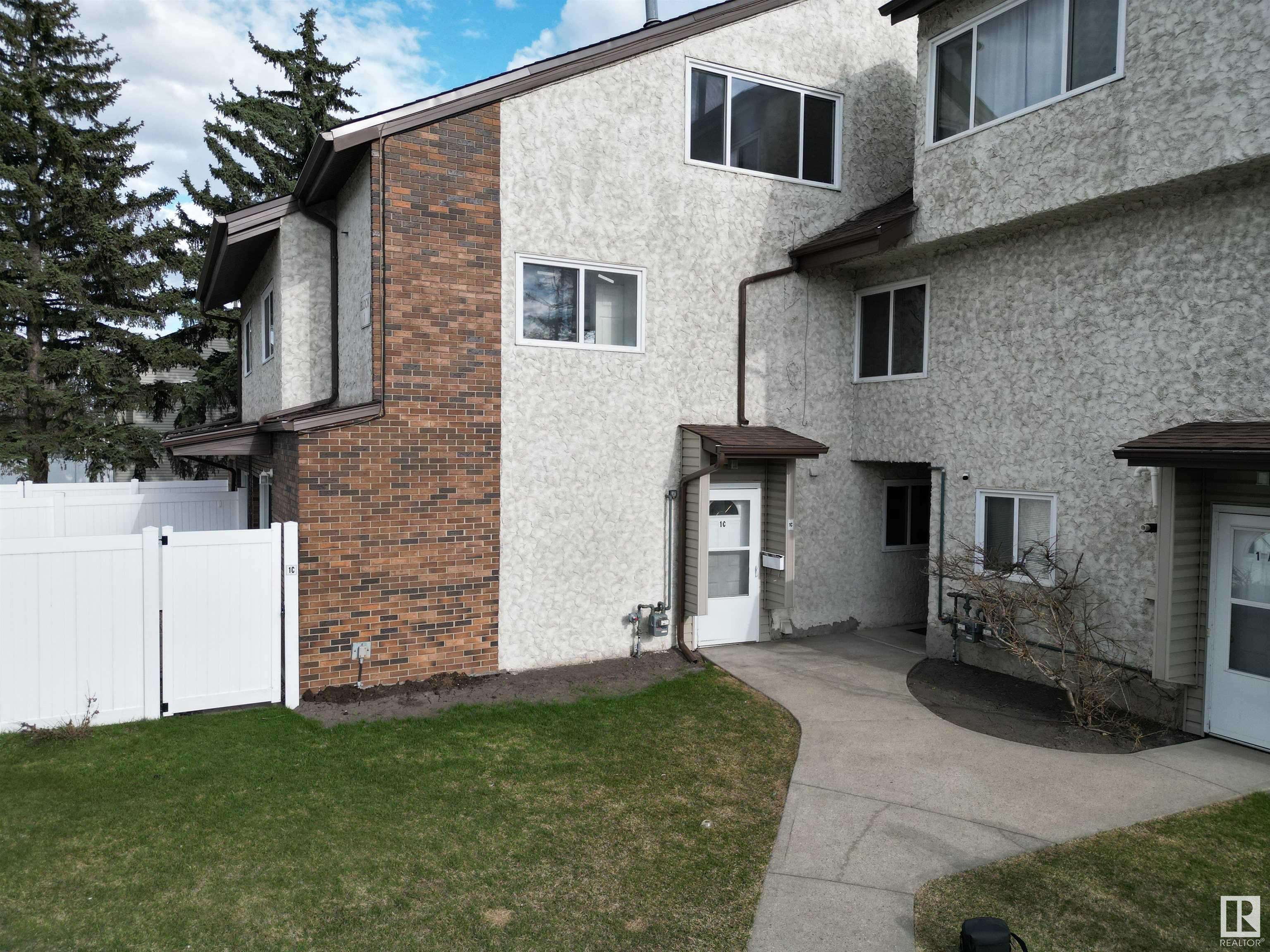 1C MEADOWLARK VG NW, Edmonton, AB T5R 5X3