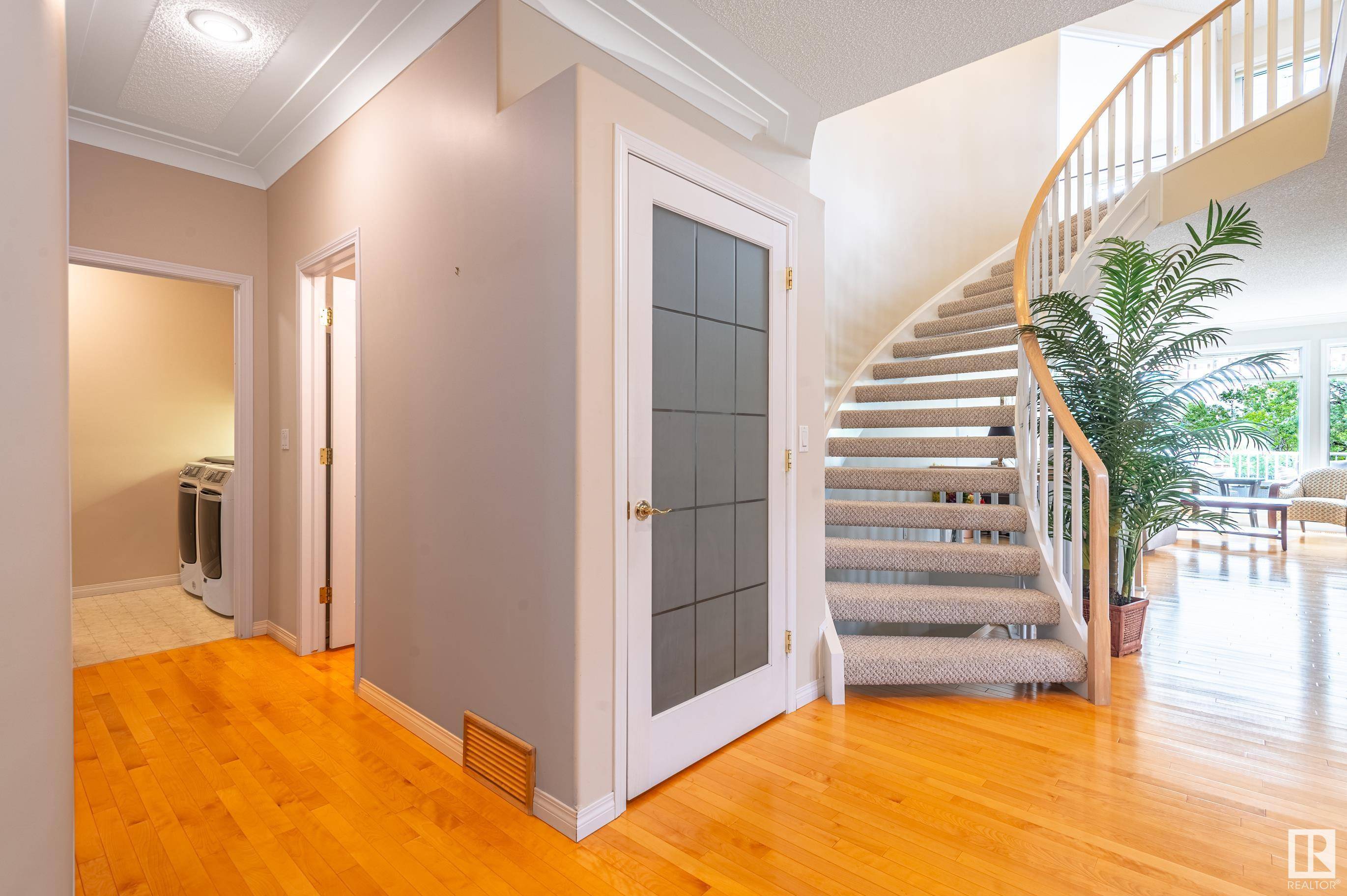 Edmonton, AB T6J 7H5,1334 119B ST NW