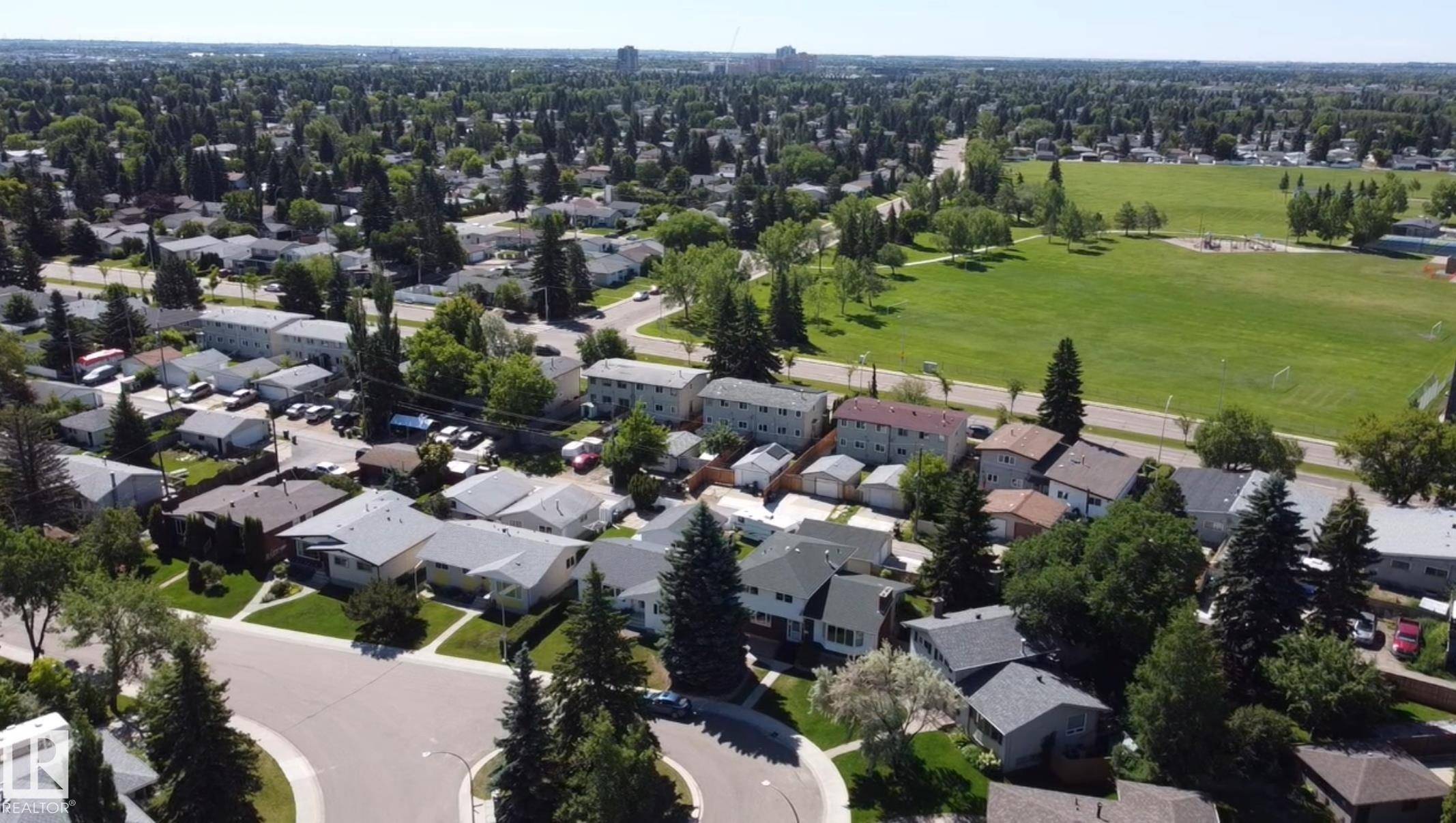 11251 41 AV NW, Edmonton, AB T6J 0T6