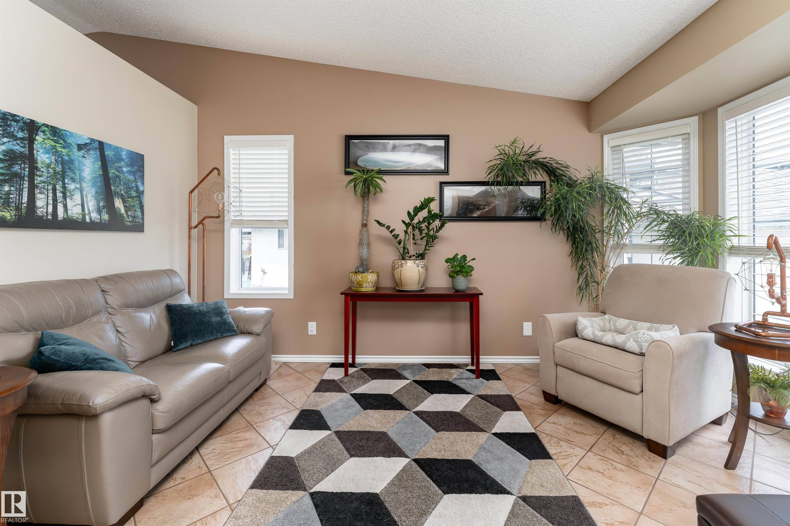 Sherwood Park, AB T8H 2B1,92 DAWSON DR
