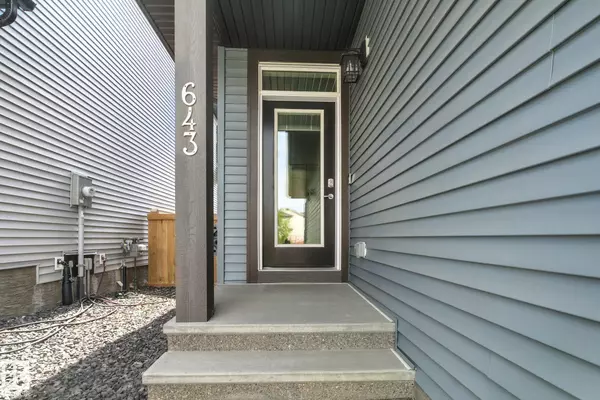 Edmonton, AB T6M 0Z5,643 EAGLESON CR NW