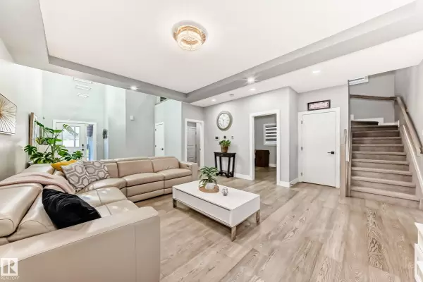 Edmonton, AB T5Y 3W8,17920 59 ST NW