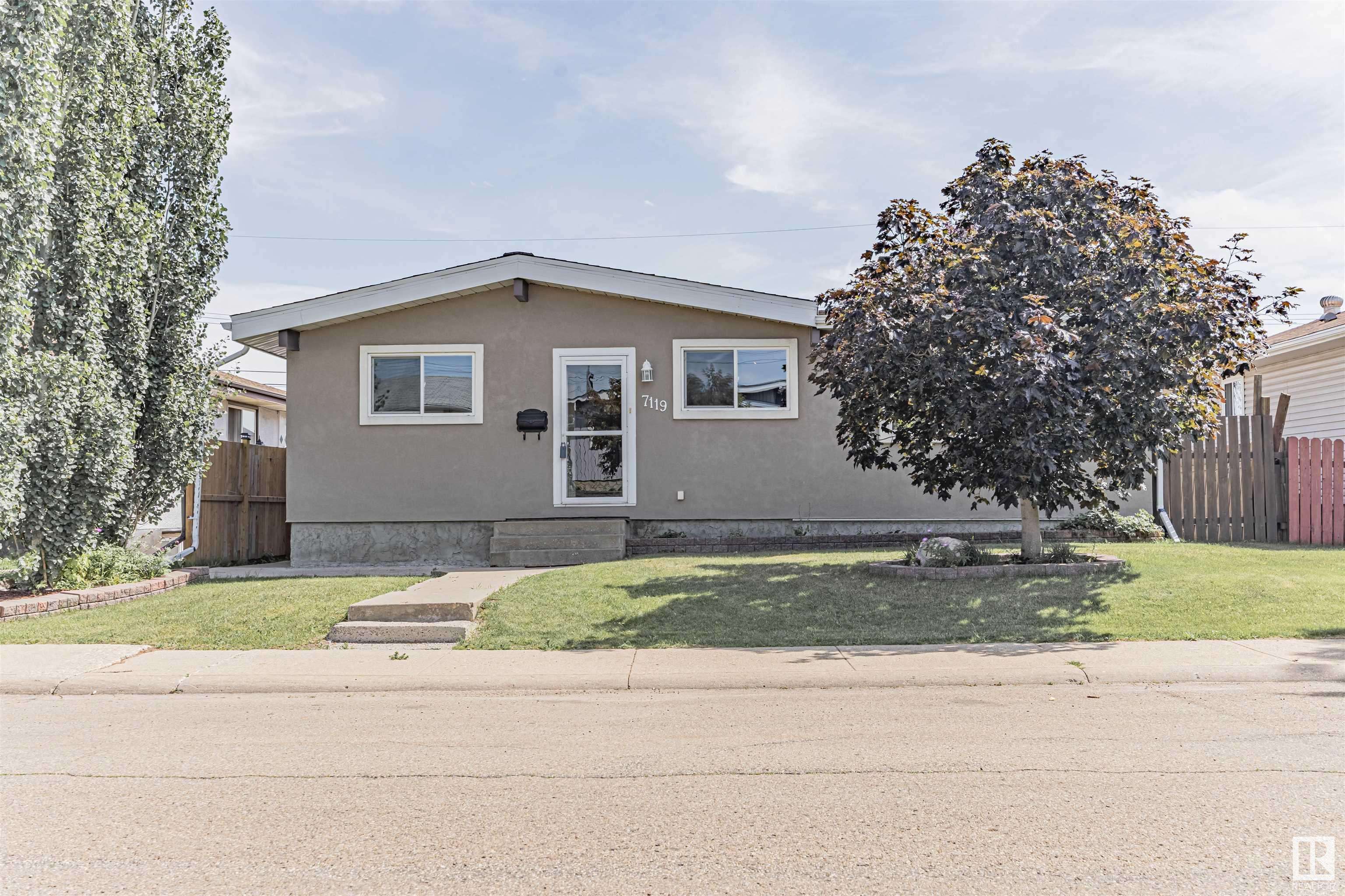 7119 136 AV NW, Edmonton, AB T5C 2K3