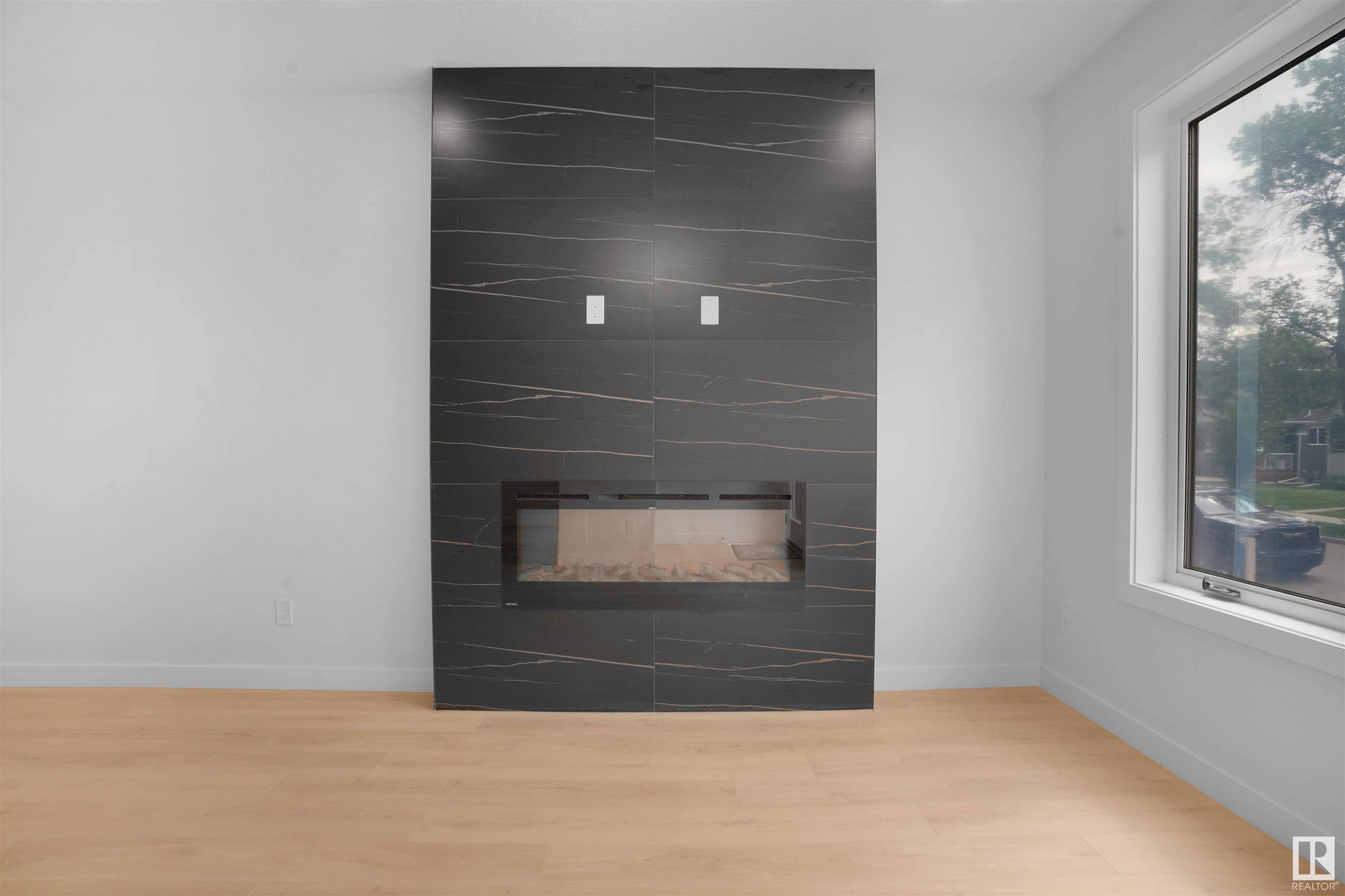 Edmonton, AB T6H 1N2,10948 62 AV NW