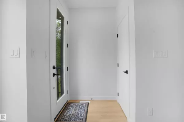 Edmonton, AB T6H 1N2,10948 62 AV NW