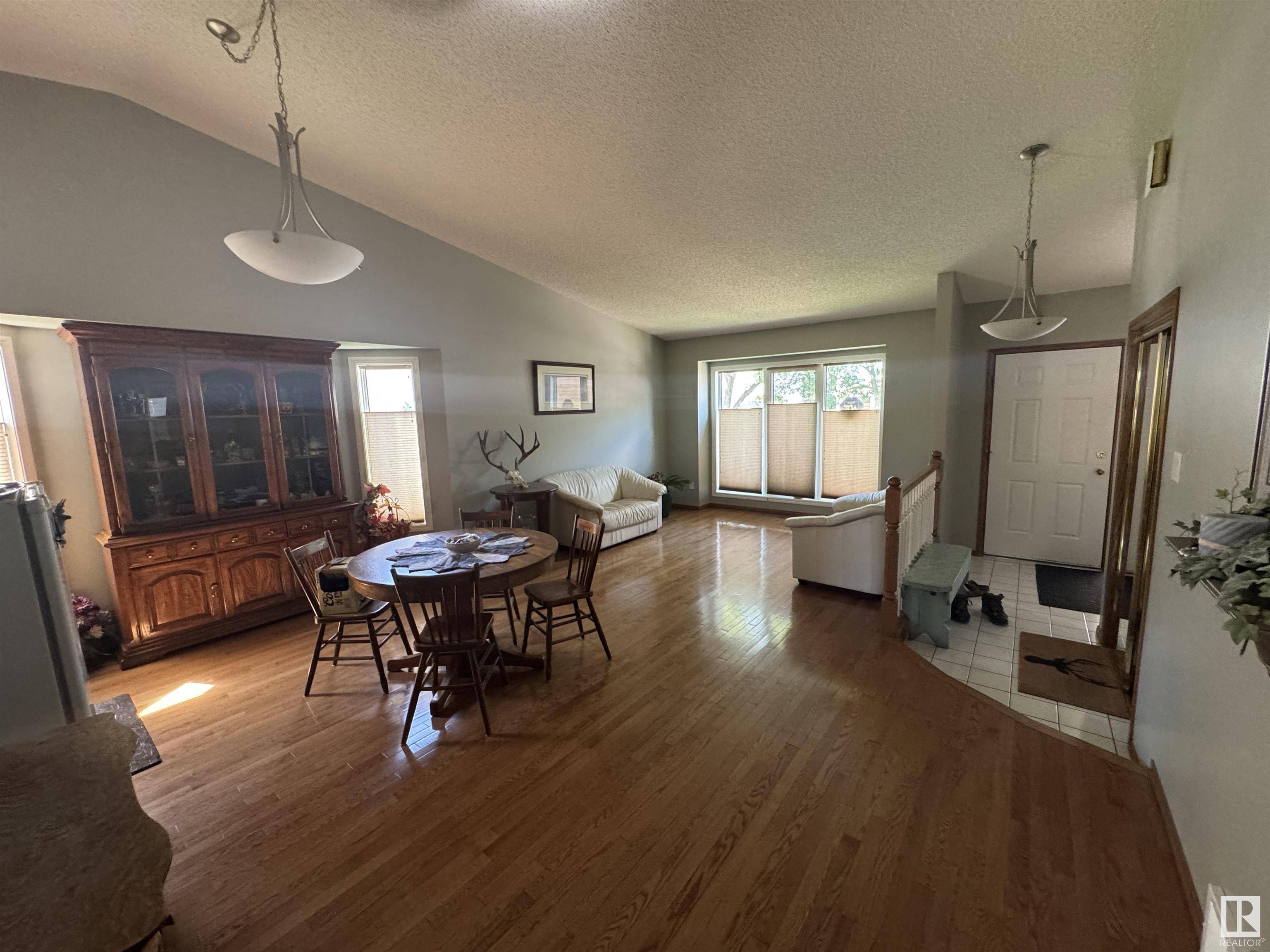 Sherwood Park, AB T8H 1B8,55 COACHMAN WY
