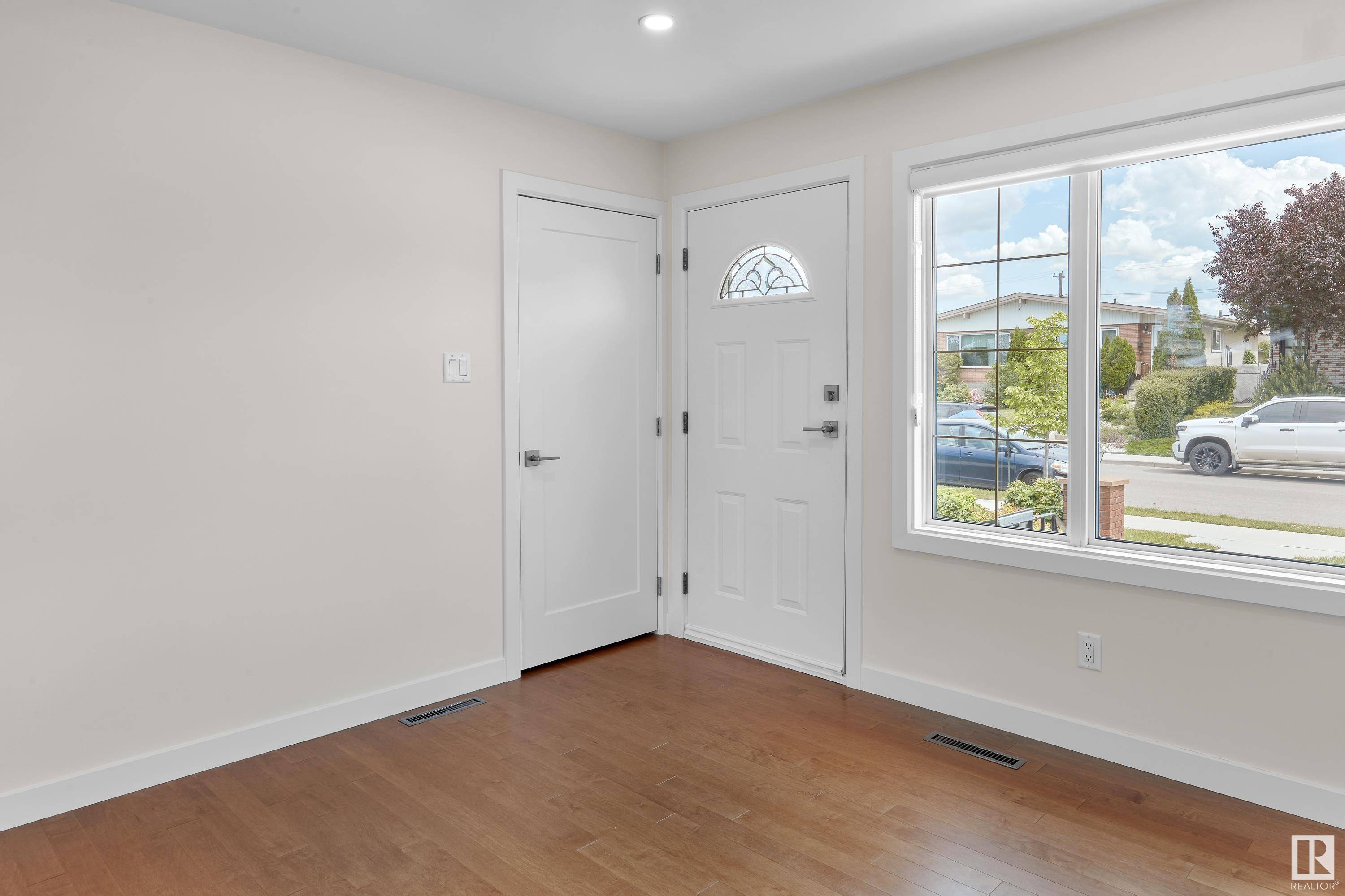 Edmonton, AB T6H 2N4,6020 105 ST NW