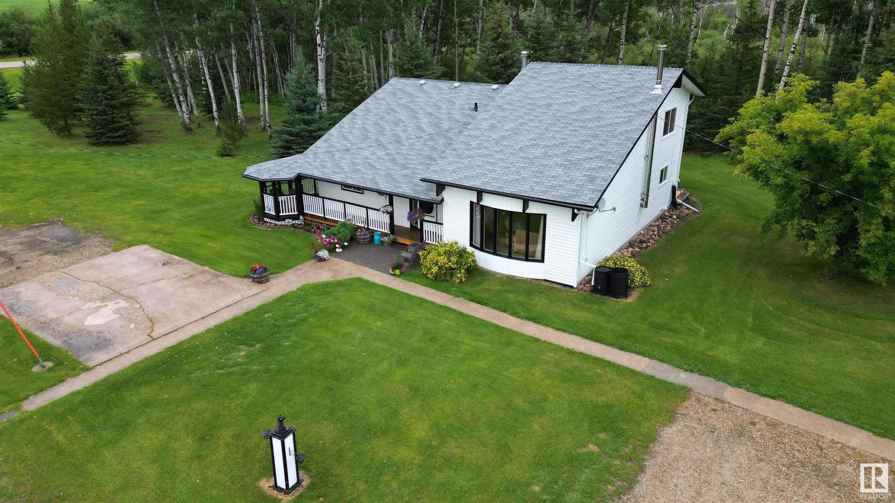 Rural Lac Ste. Anne County, AB T0E 1N0,8125 HWY 18