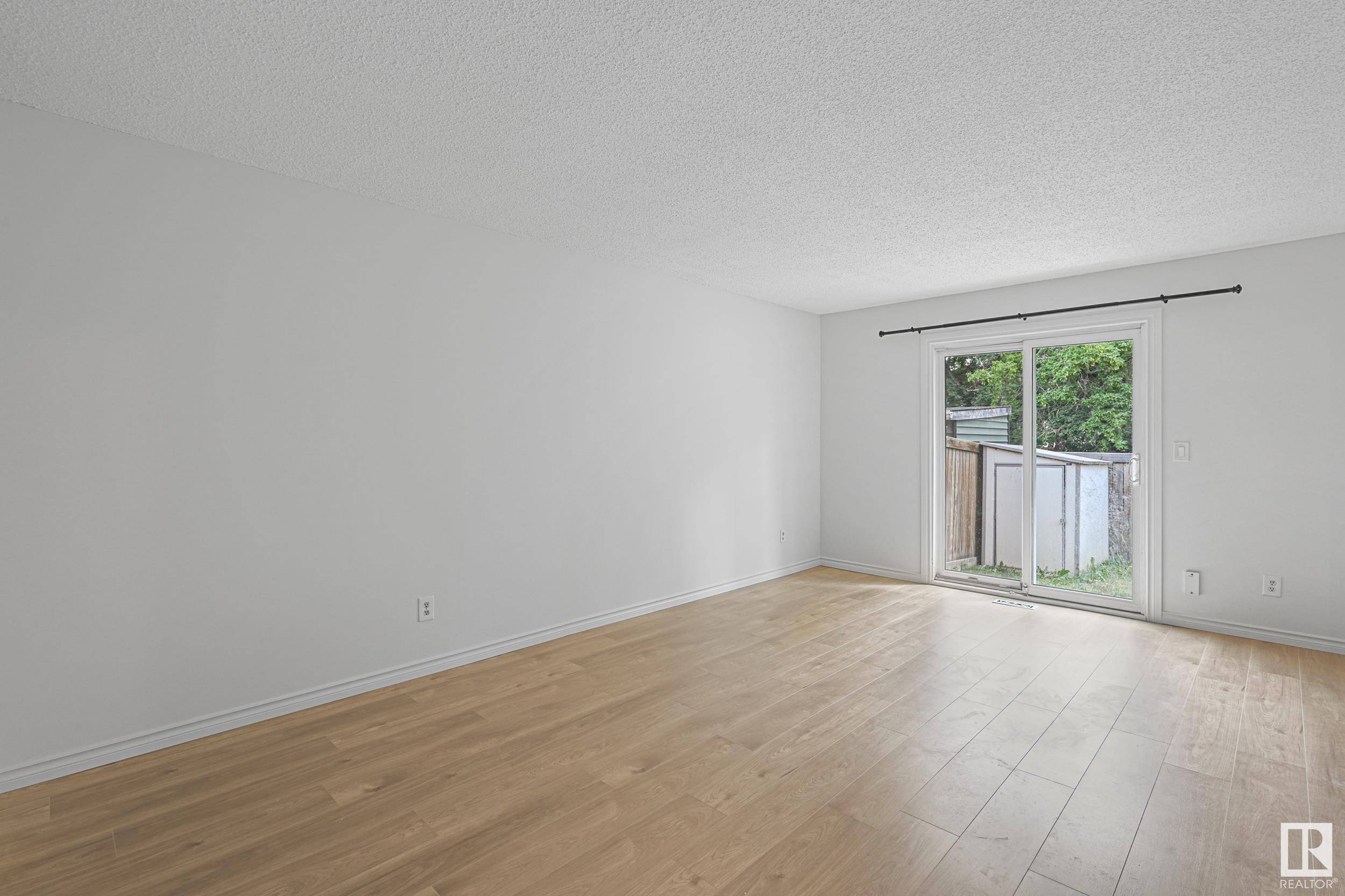 Edmonton, AB T6K 3H1,2341 85 ST NW