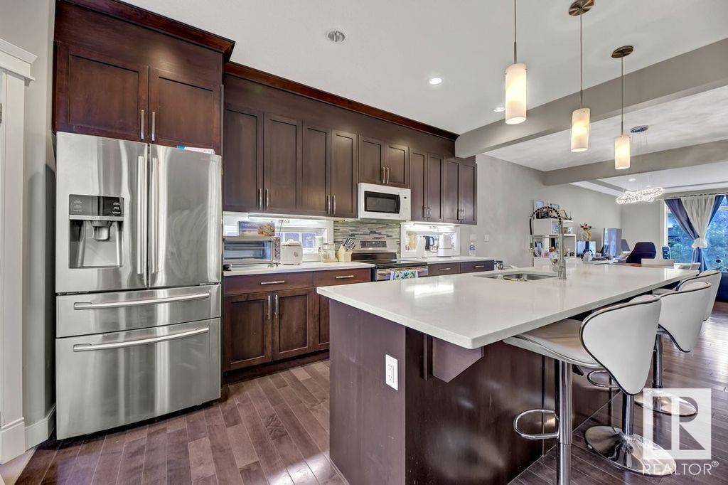 Edmonton, AB T6E 1A3,10806 72 AV NW
