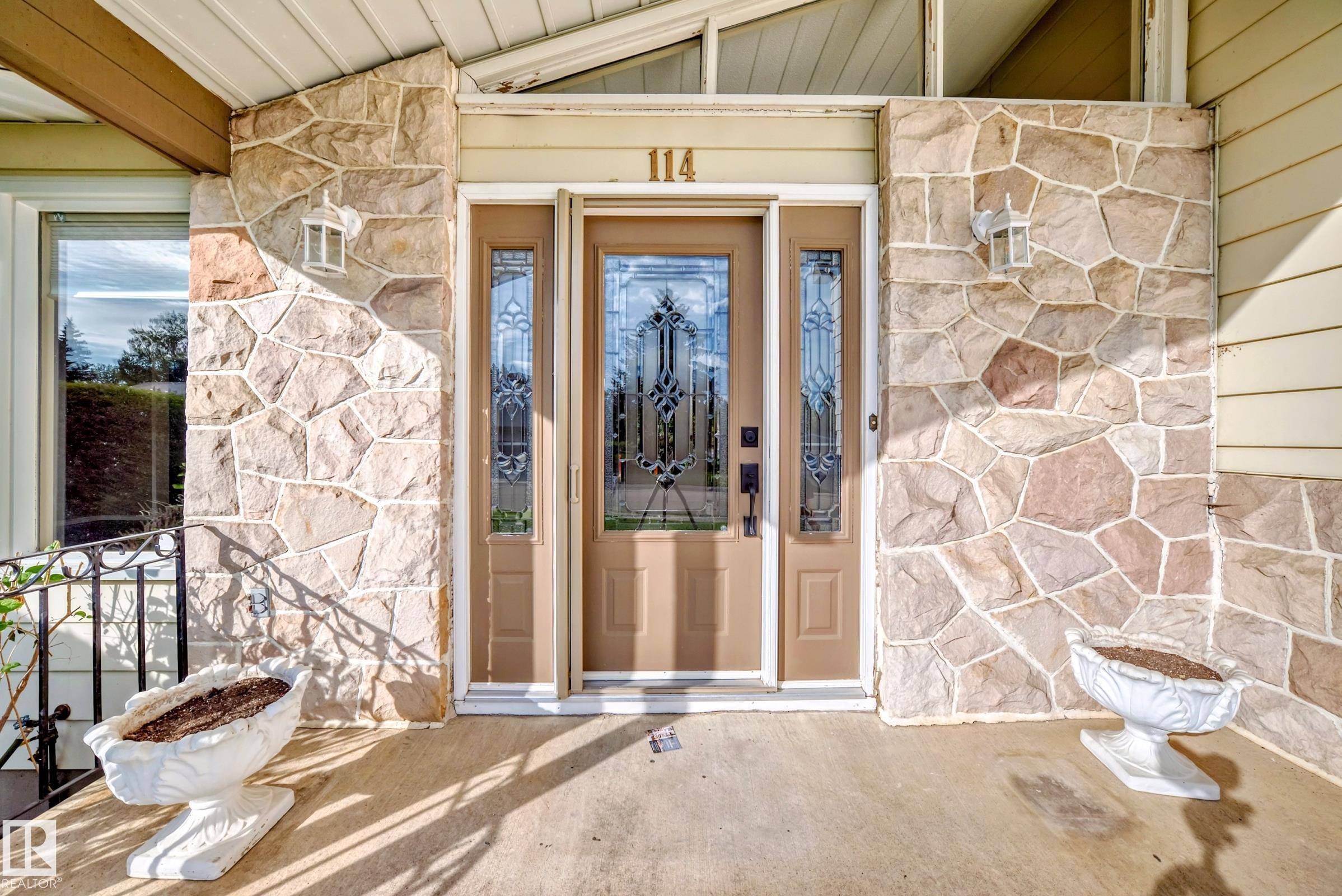 Edmonton, AB T6J 2C5,114 Fairway DR NW