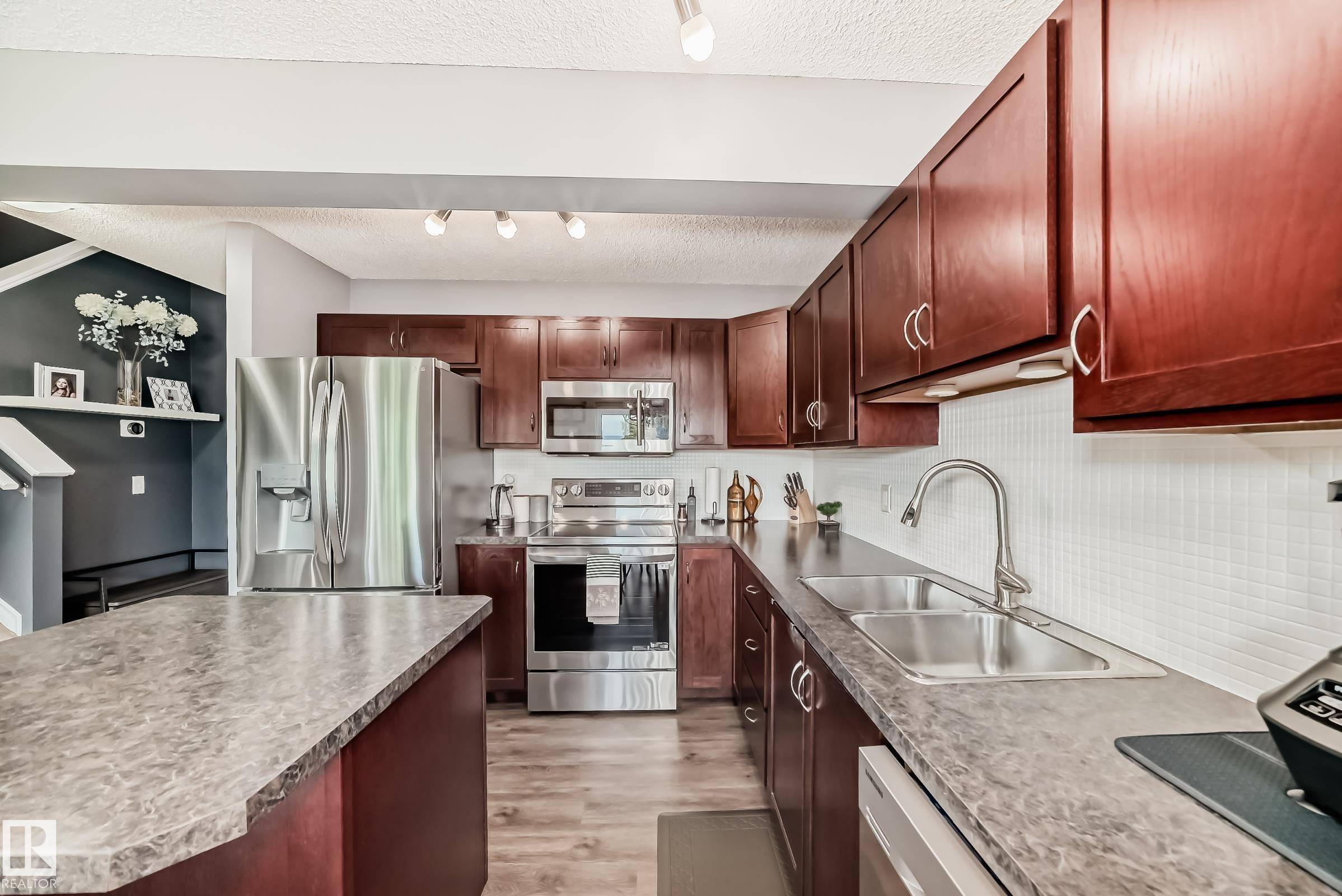 Edmonton, AB T6X 0M9,1636 65 St SW
