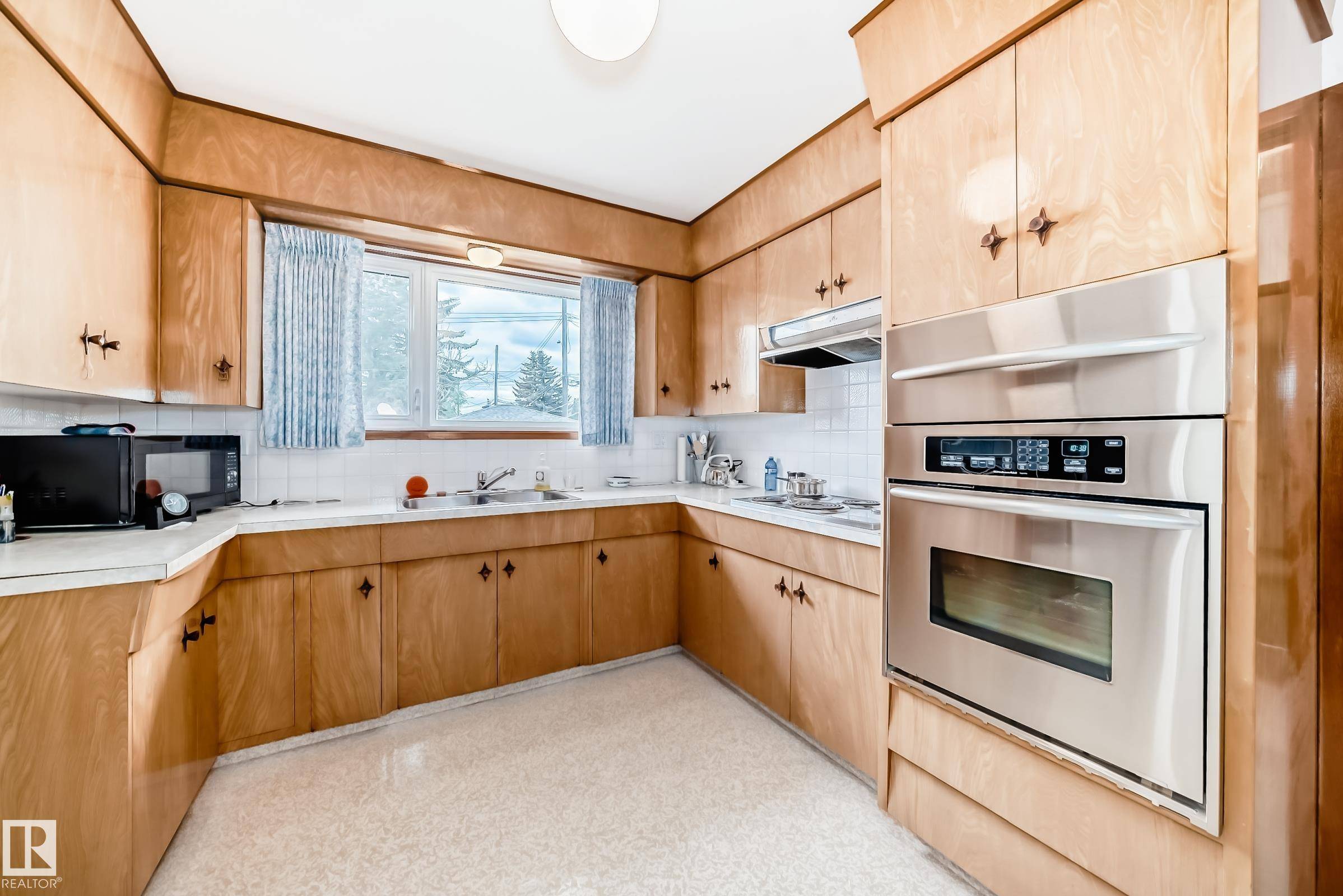 Edmonton, AB T5E 5K2,13212 117 ST NW