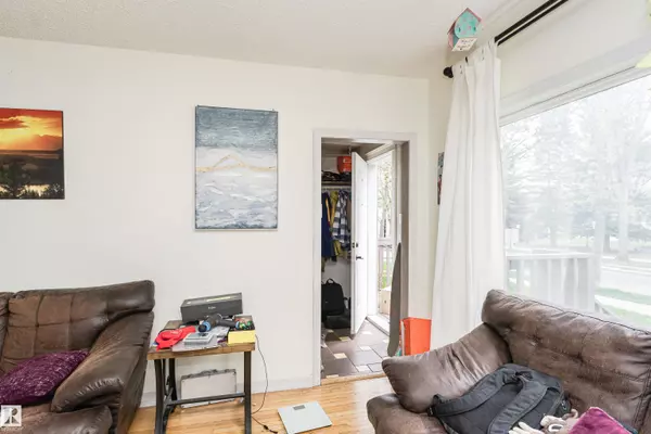 Edmonton, AB T6G 0V4,10922 84 AV NW