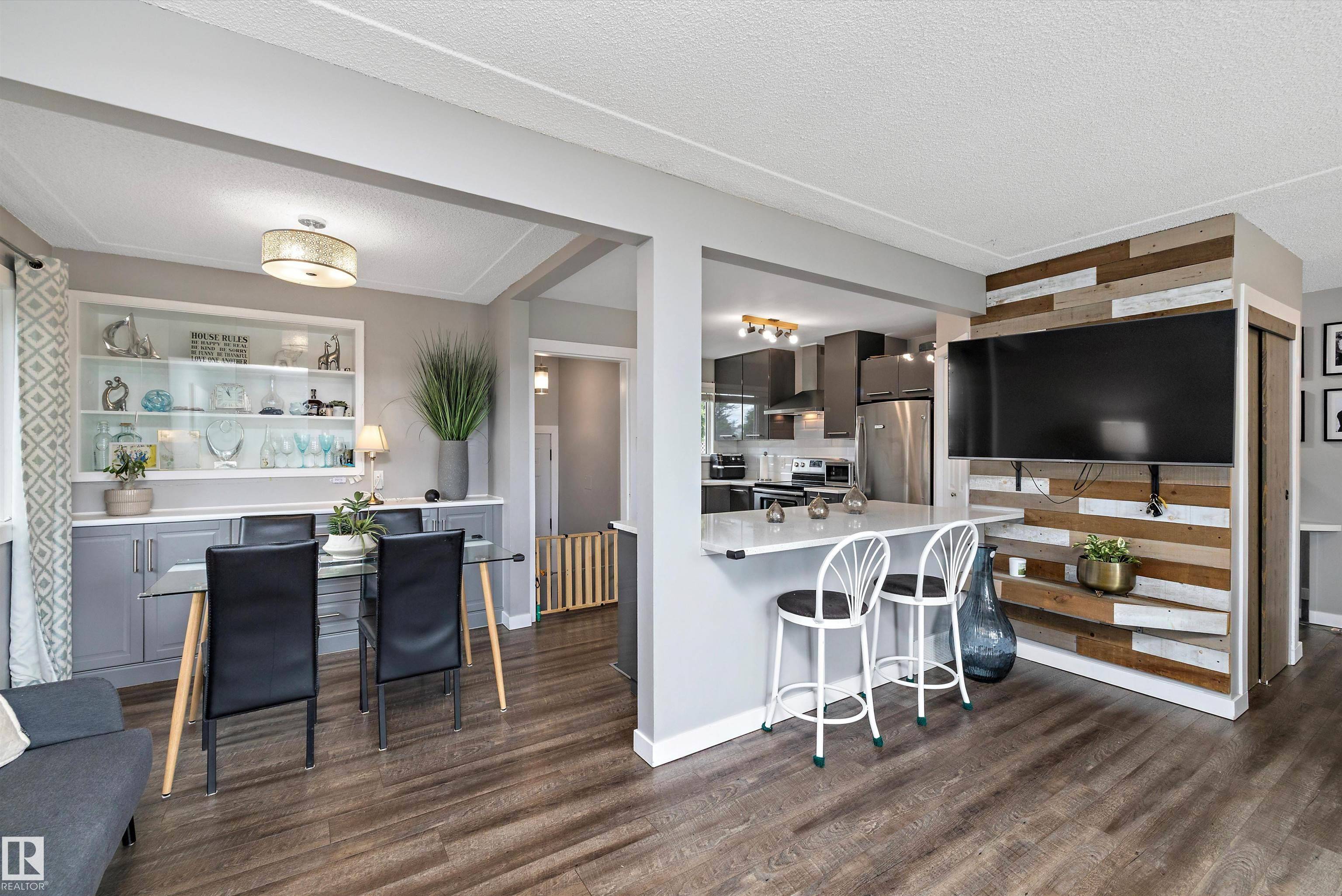 Edmonton, AB T6B 1G7,9444 52 ST NW
