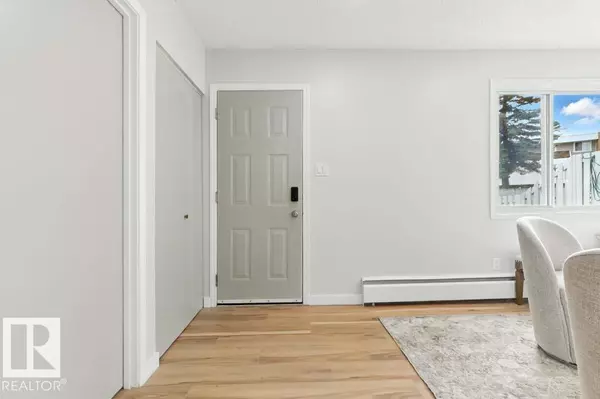 Edmonton, AB T5W 4R7,#210 2908 116A AV NW