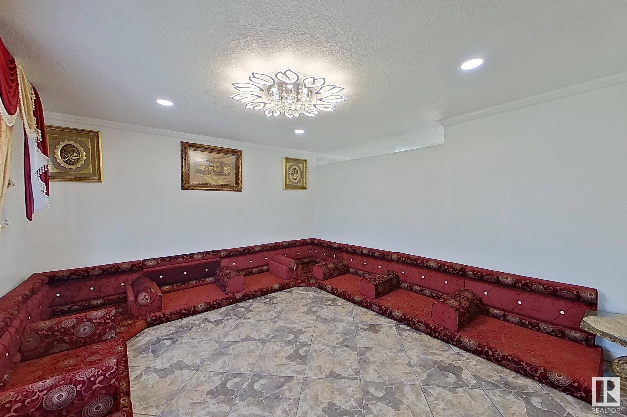 Edmonton, AB T5X 2T7,16729 109A ST NW