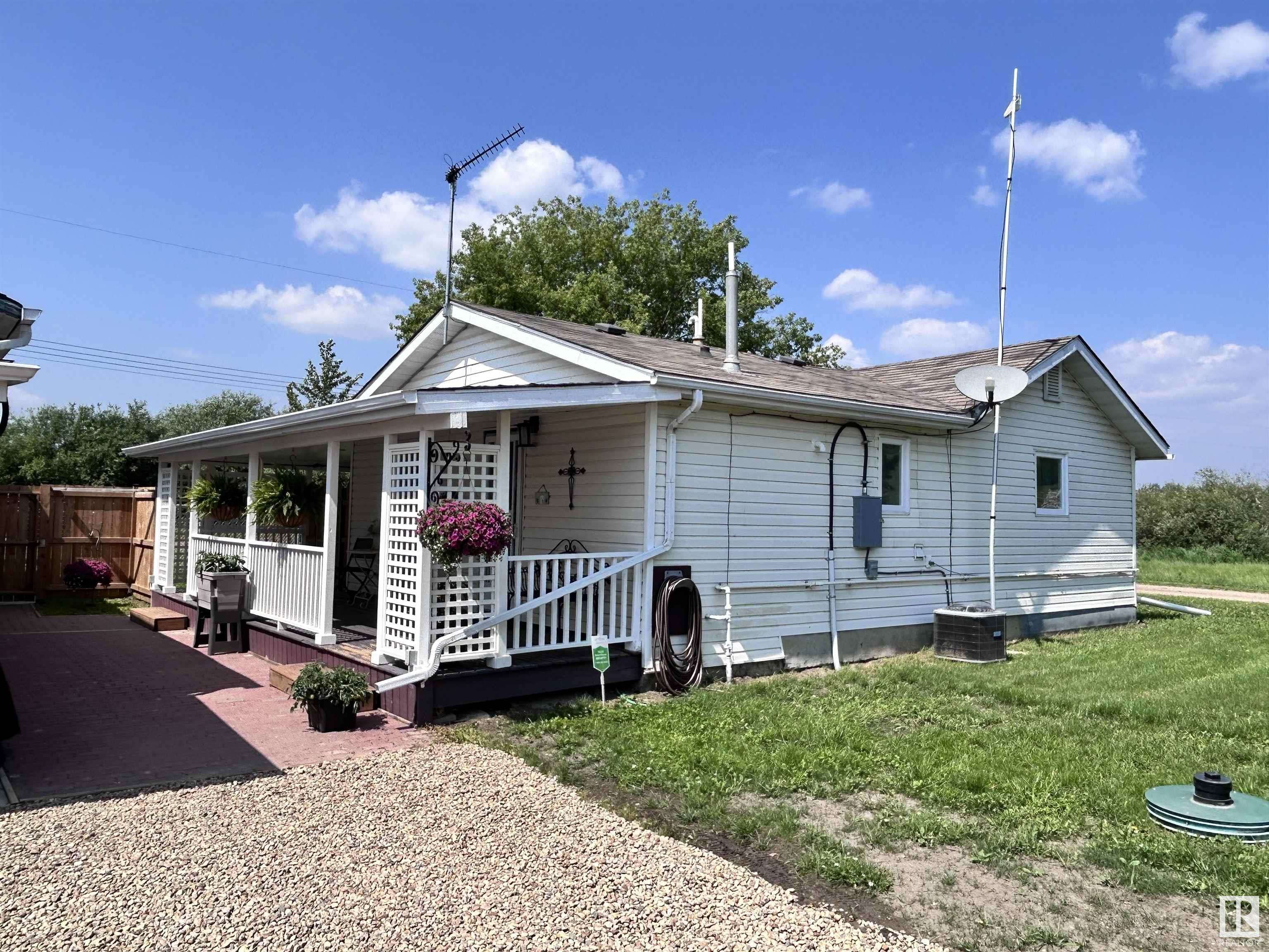 5111 50 ST, Tawatinaw, AB T0G 2E0
