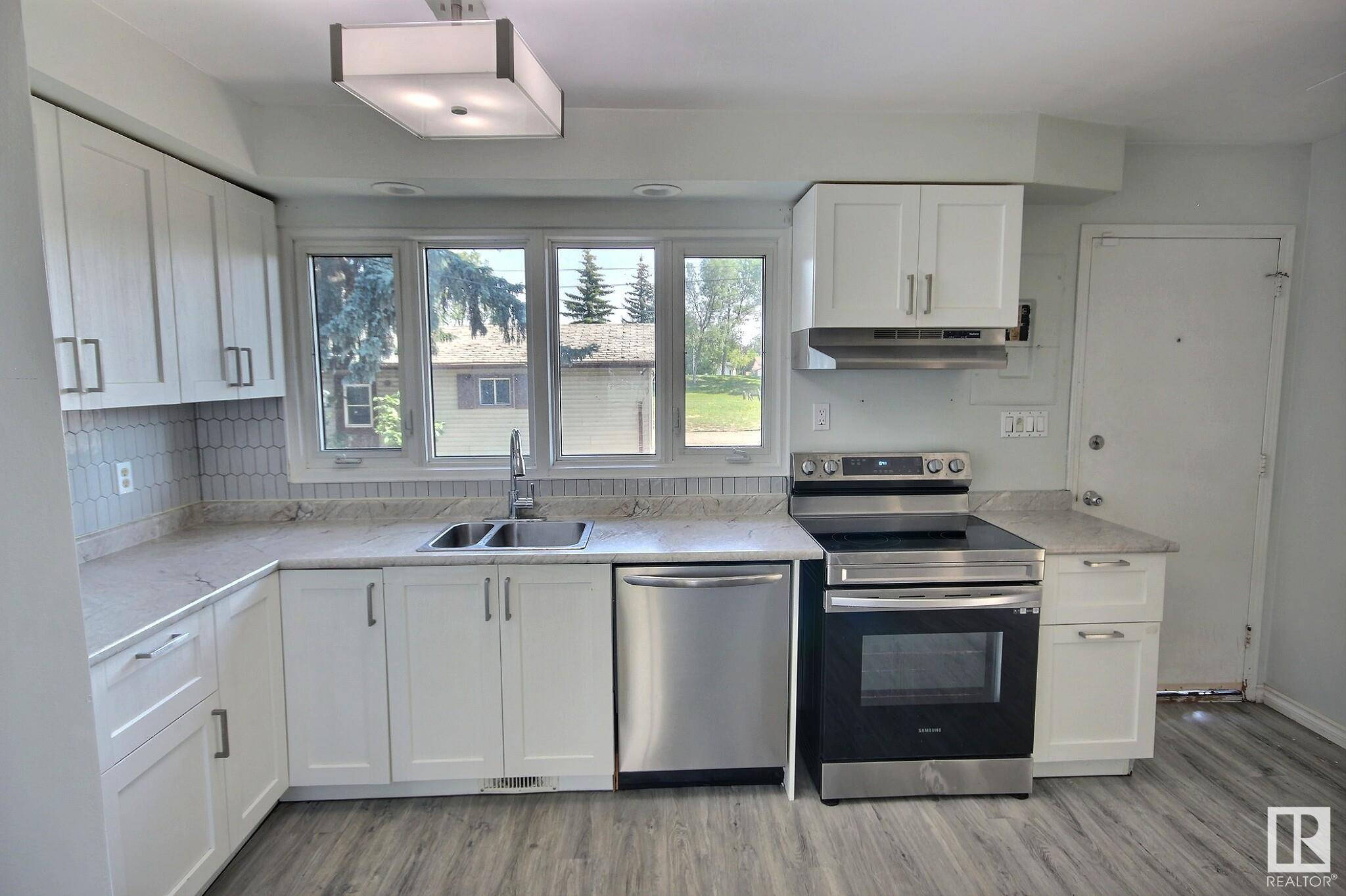 Edmonton, AB T5P 0W9,16518 106 AV NW