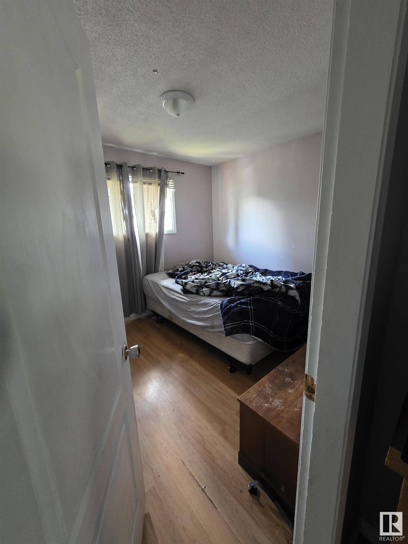 Sherwood Park, AB T8A 1T2,530 ALDER AV
