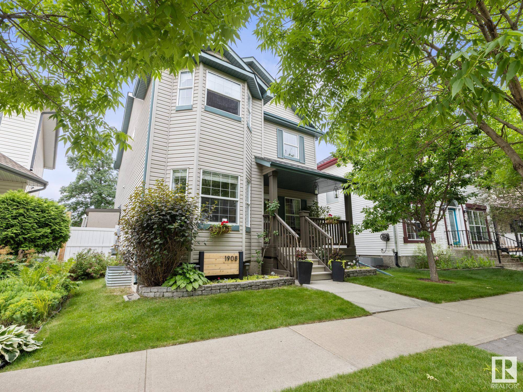 Edmonton, AB T6R 2S6,1908 TANNER WD NW