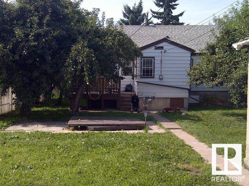 11911 82 ST NW, Edmonton, AB T5B 2W4