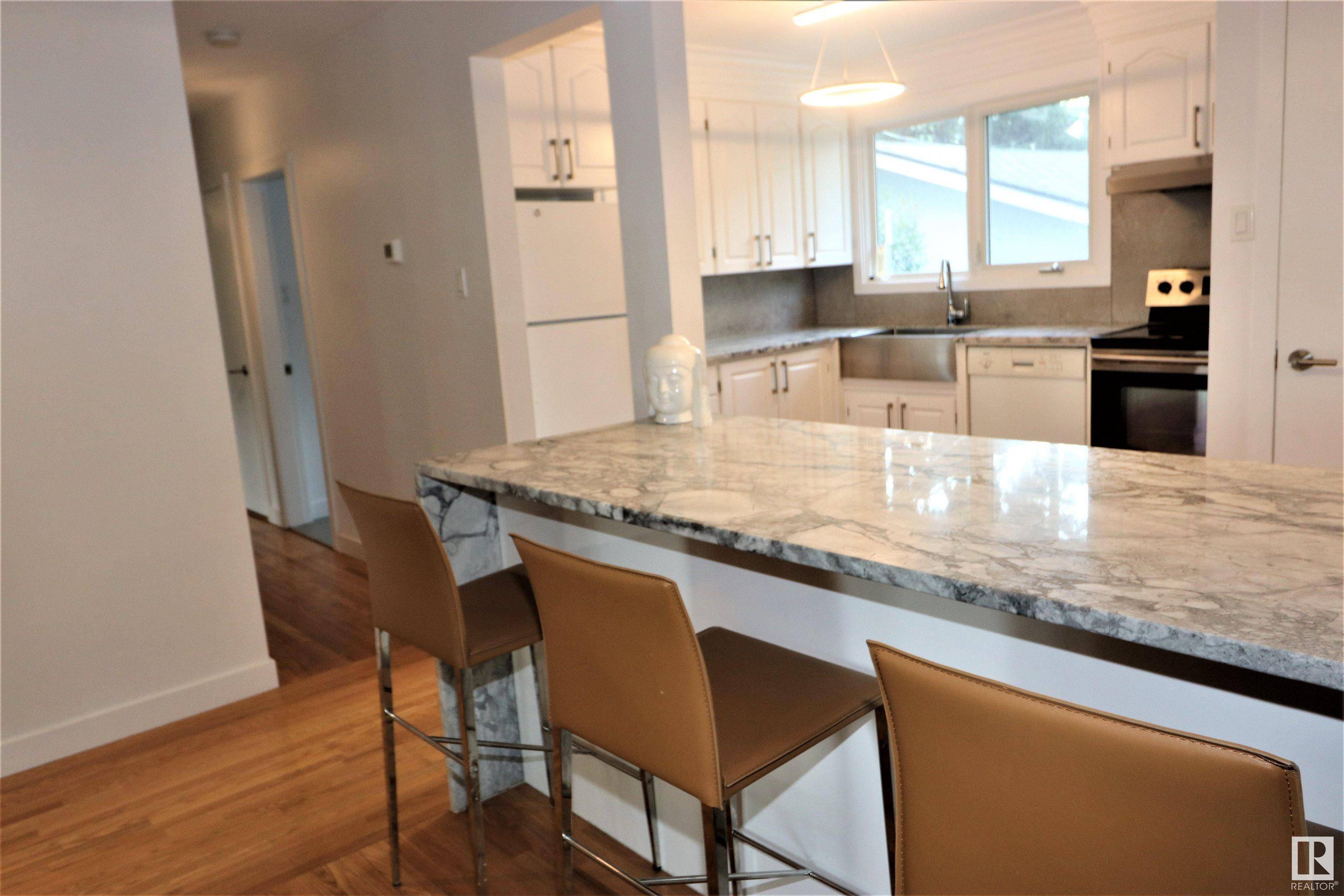 Edmonton, AB T6E 0H3,8528 64 AV NW