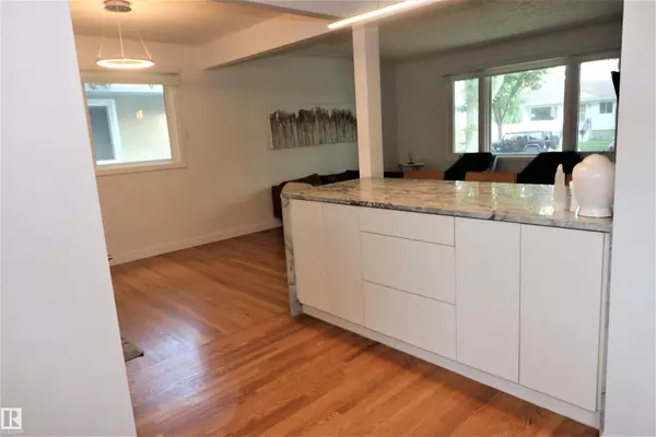 Edmonton, AB T6E 0H3,8528 64 AV NW