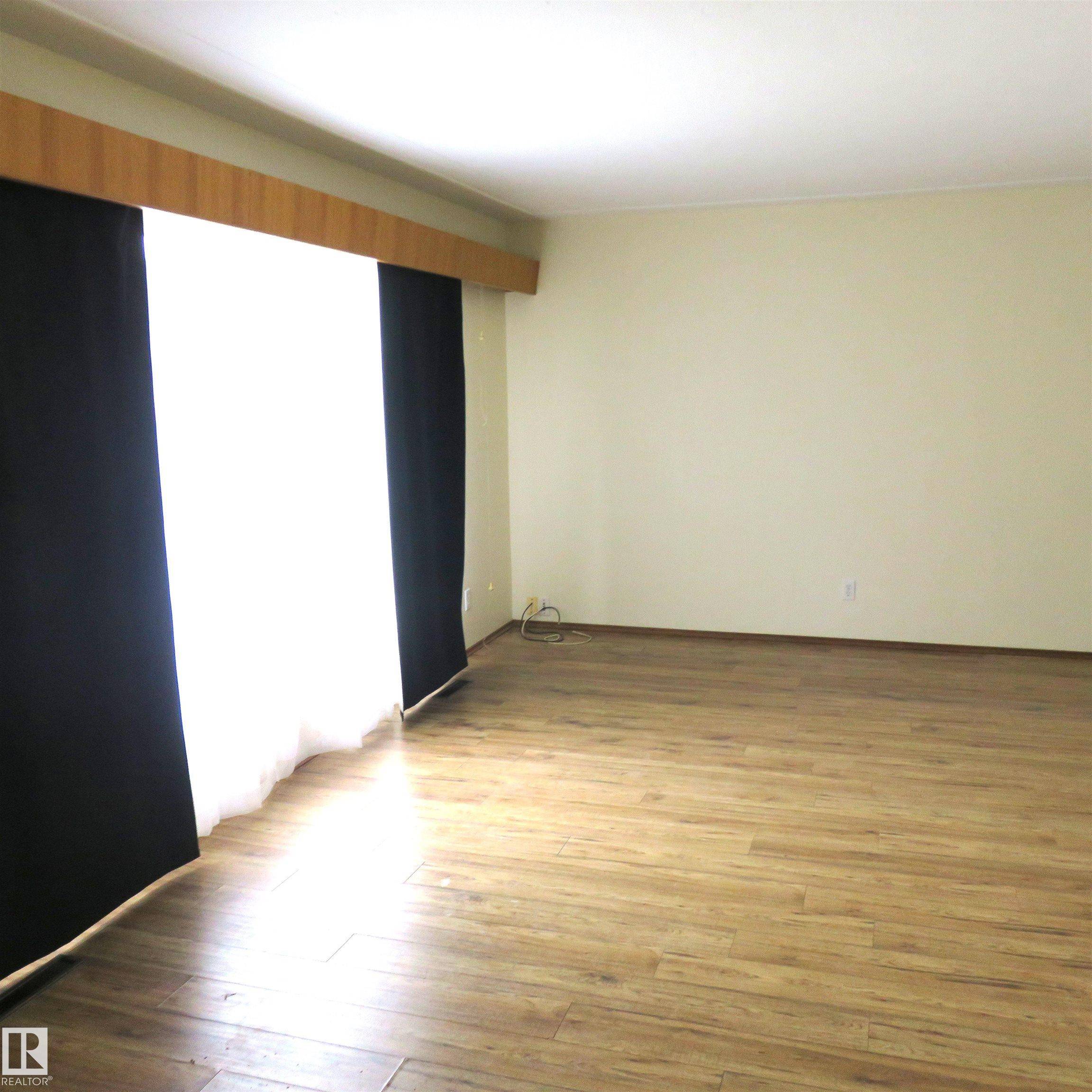 Edmonton, AB T5L 2M1,13719 118 AV NW