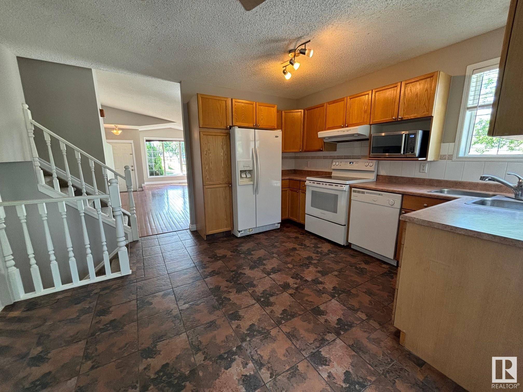 Spruce Grove, AB T7X 3W6,226 Lakeland DR