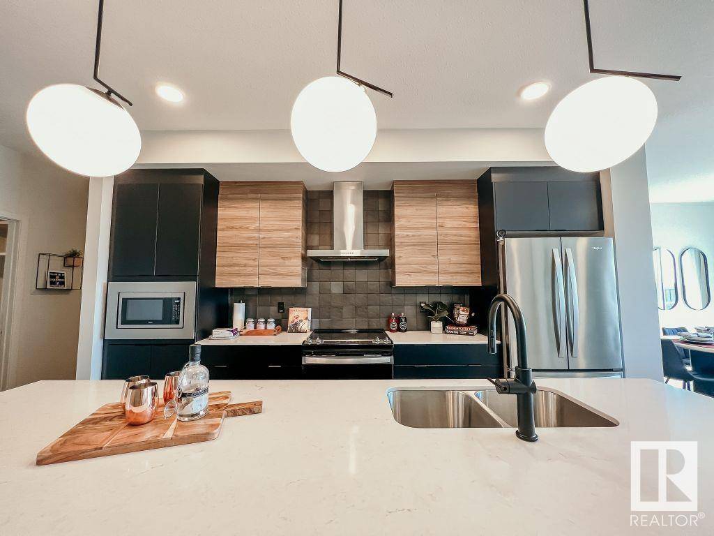 312 30 ST SW, Edmonton, AB T6X 3C9