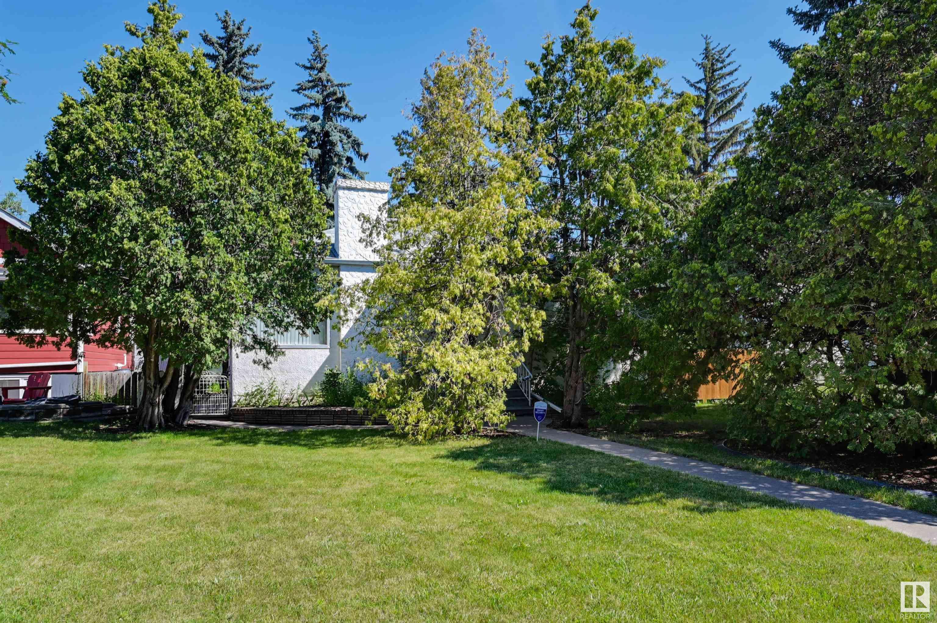 Edmonton, AB T5H 1K6,11624 110A AV NW