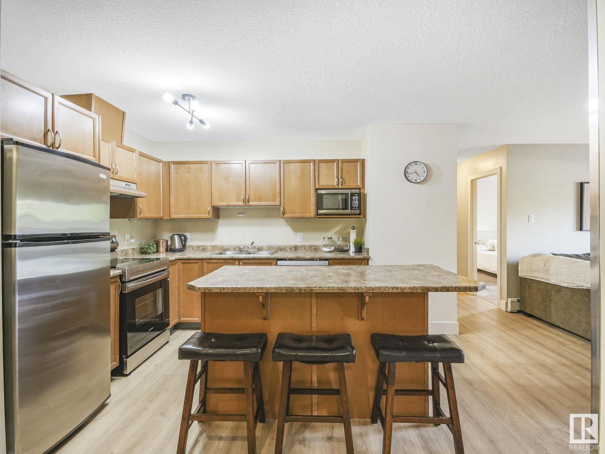 Edmonton, AB T5K 2M1,#102 9715 110 ST NW