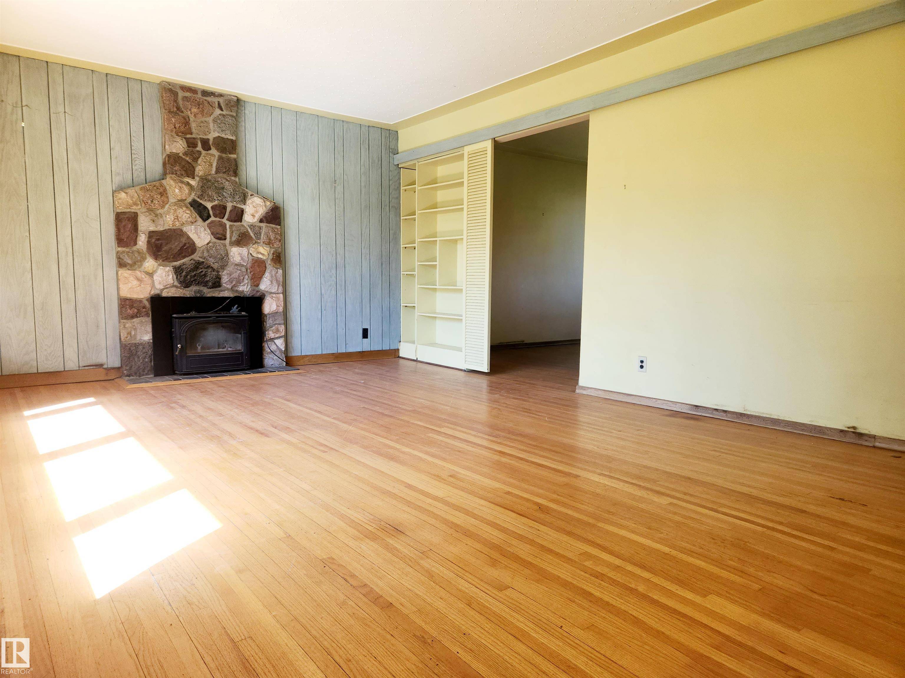 Edmonton, AB T6G 0A8,11614 71 AV NW