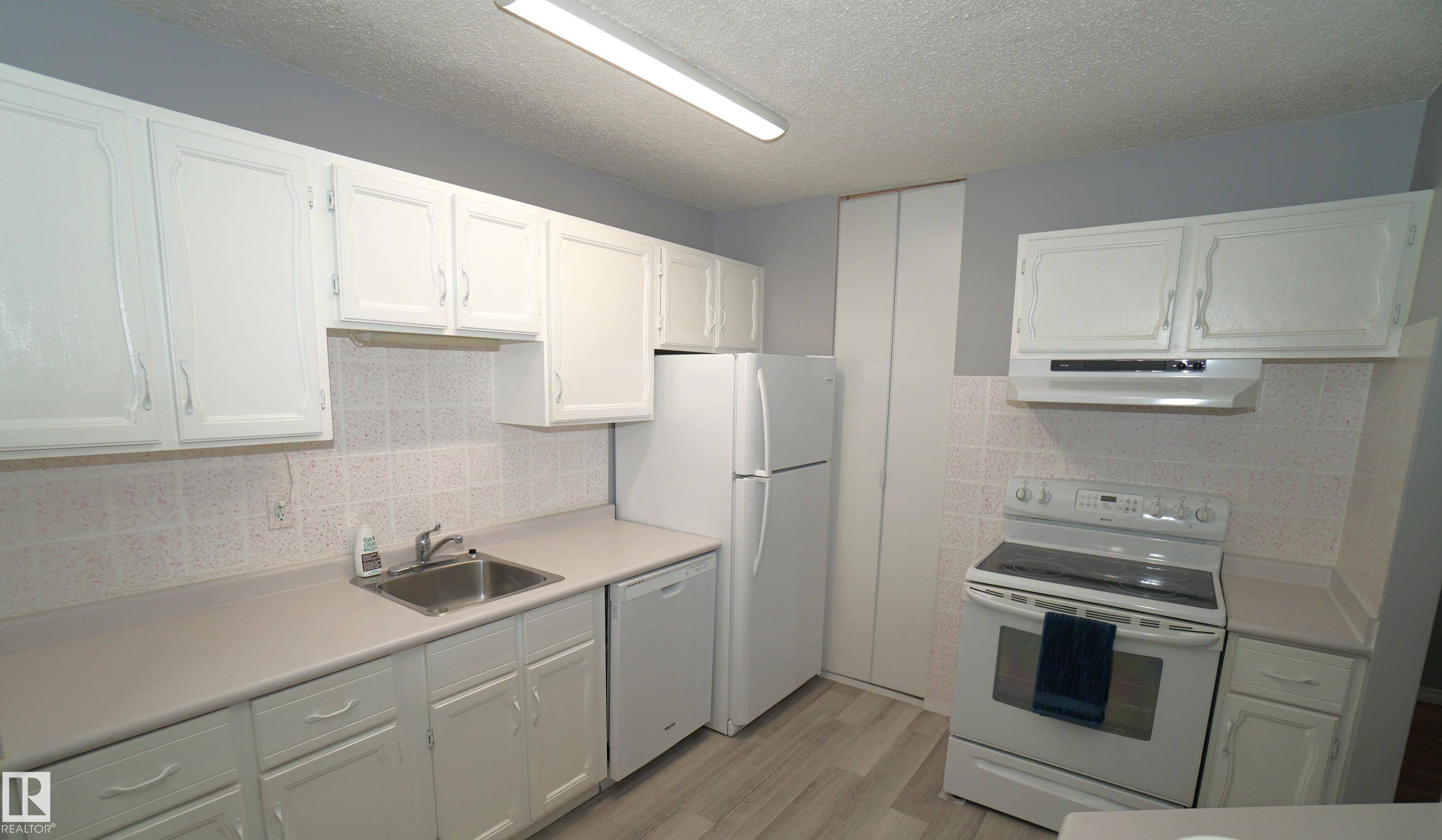 Edmonton, AB T5T 1Z3,245 SURREY GARDENS GD NW