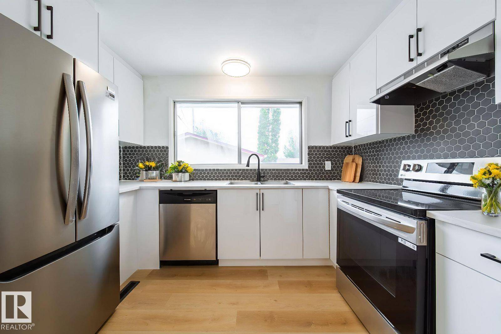 Edmonton, AB T5C 2A5,6708 132 AV NW