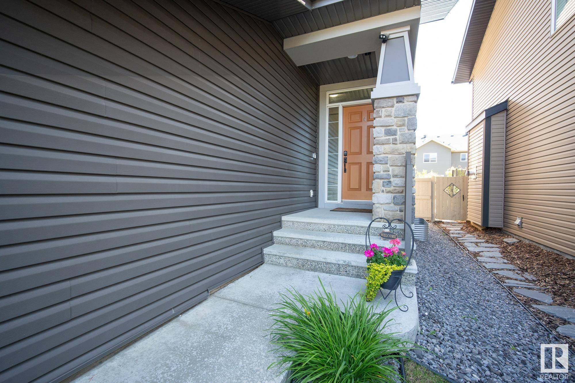 Edmonton, AB T6M 0P1,5805 EDWORTHY CV NW