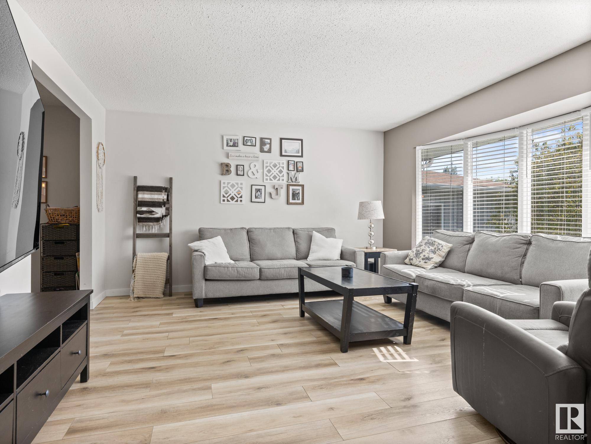 Edmonton, AB T5T 1S2,9012 187 ST NW