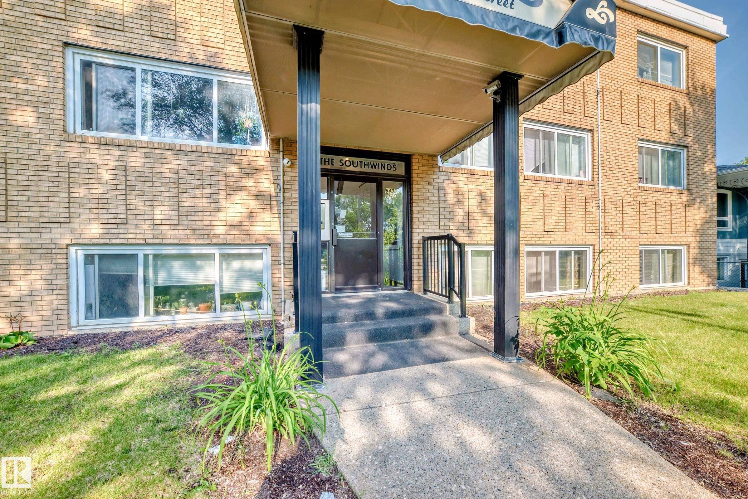 #5 8406 104 ST NW, Edmonton, AB T6E 4G2