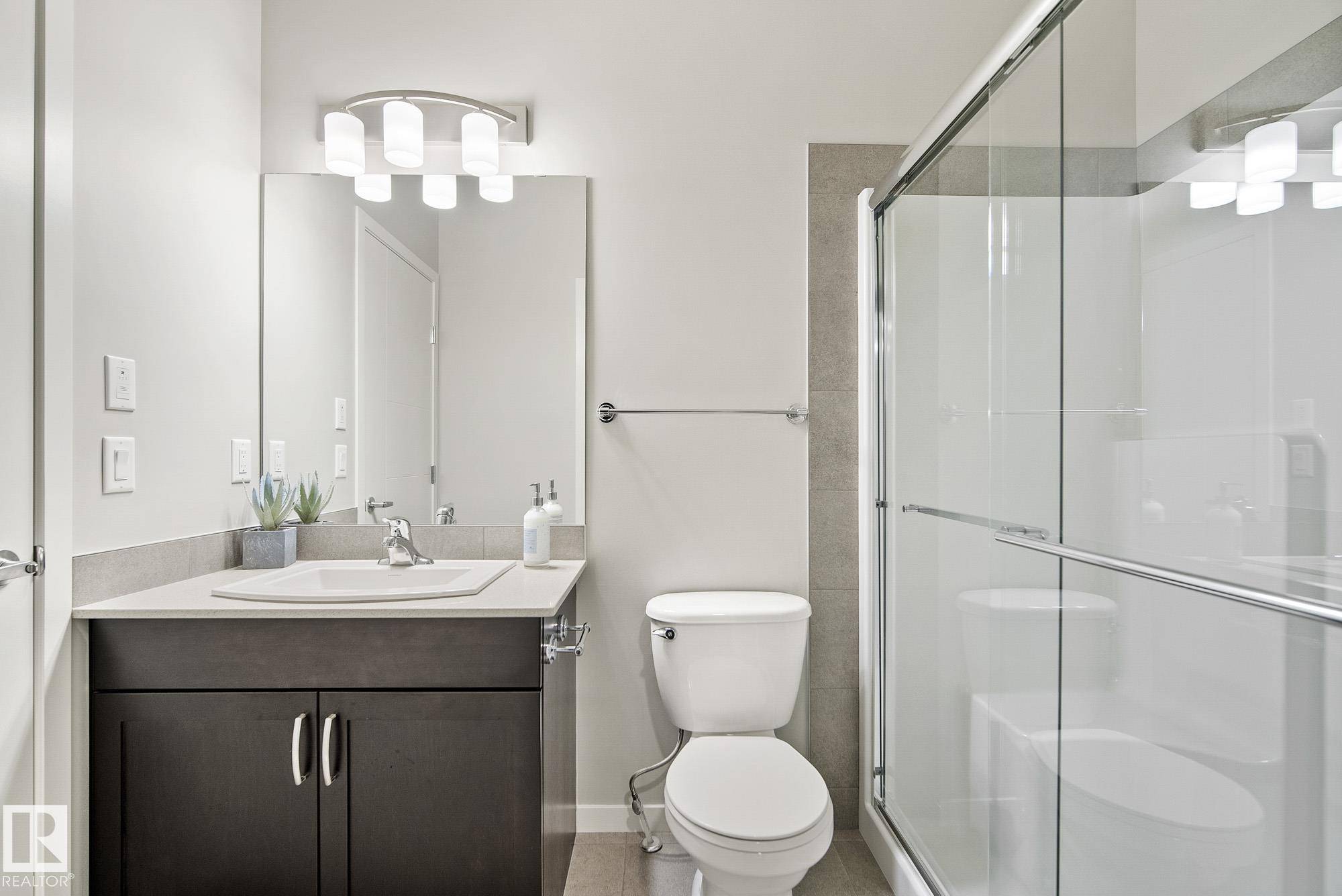 Edmonton, AB T5S 0N8,717 KINGLET BV NW